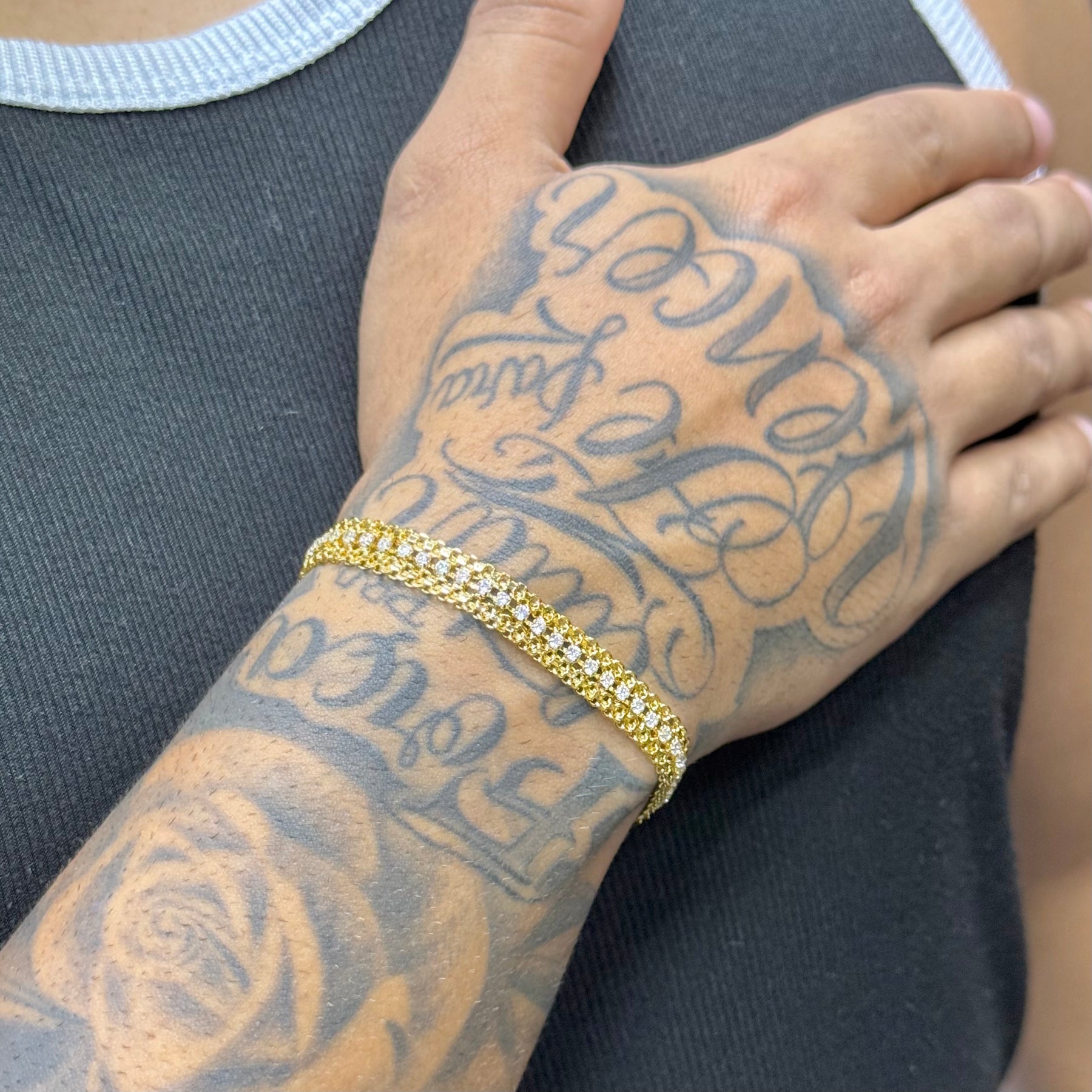 PULSEIRA BRACELETE CADEADO DUPLO CRAVEJADO C/ BANHO DE OURO 18K