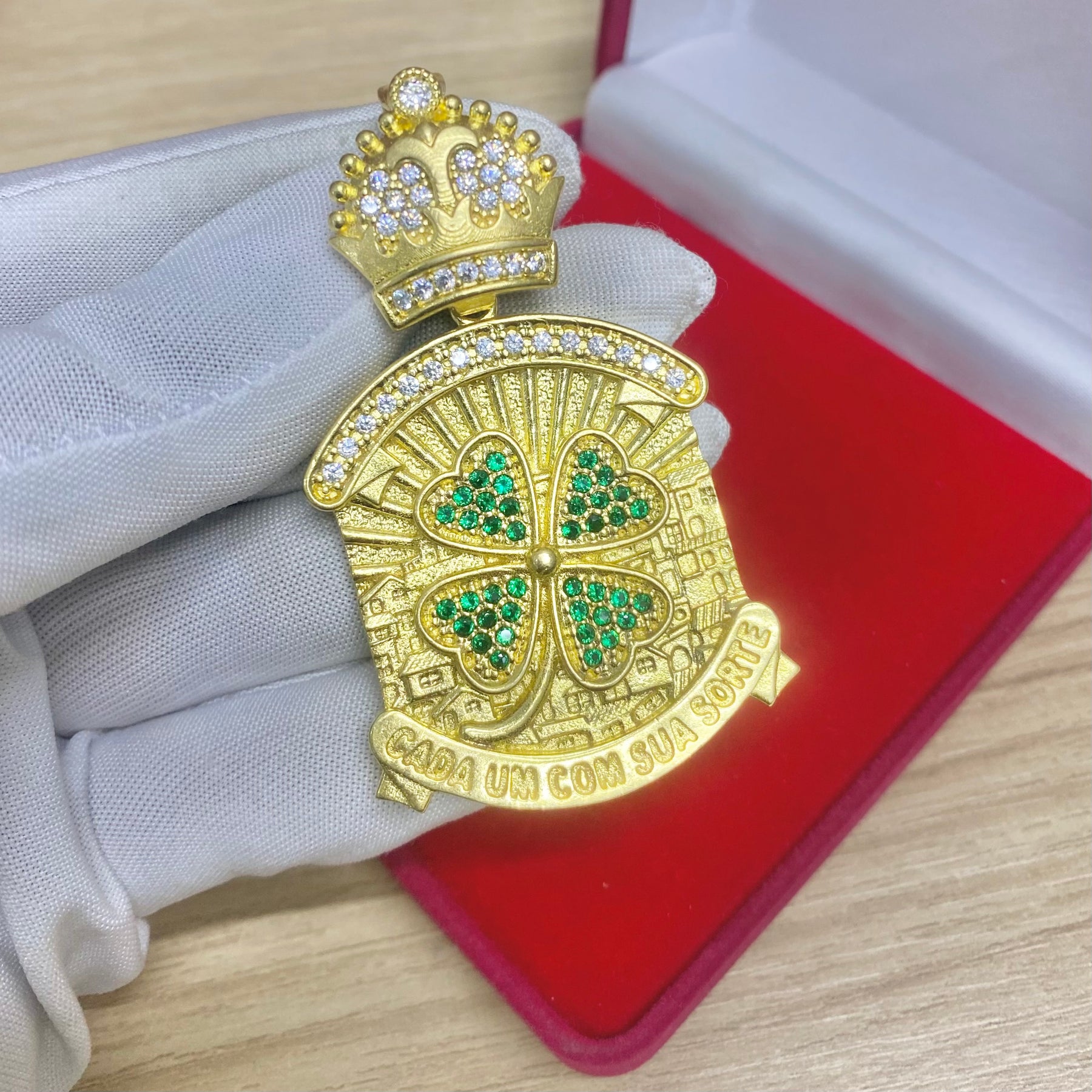 PINGENTE TREVO DA SORTE CRAVEJADO