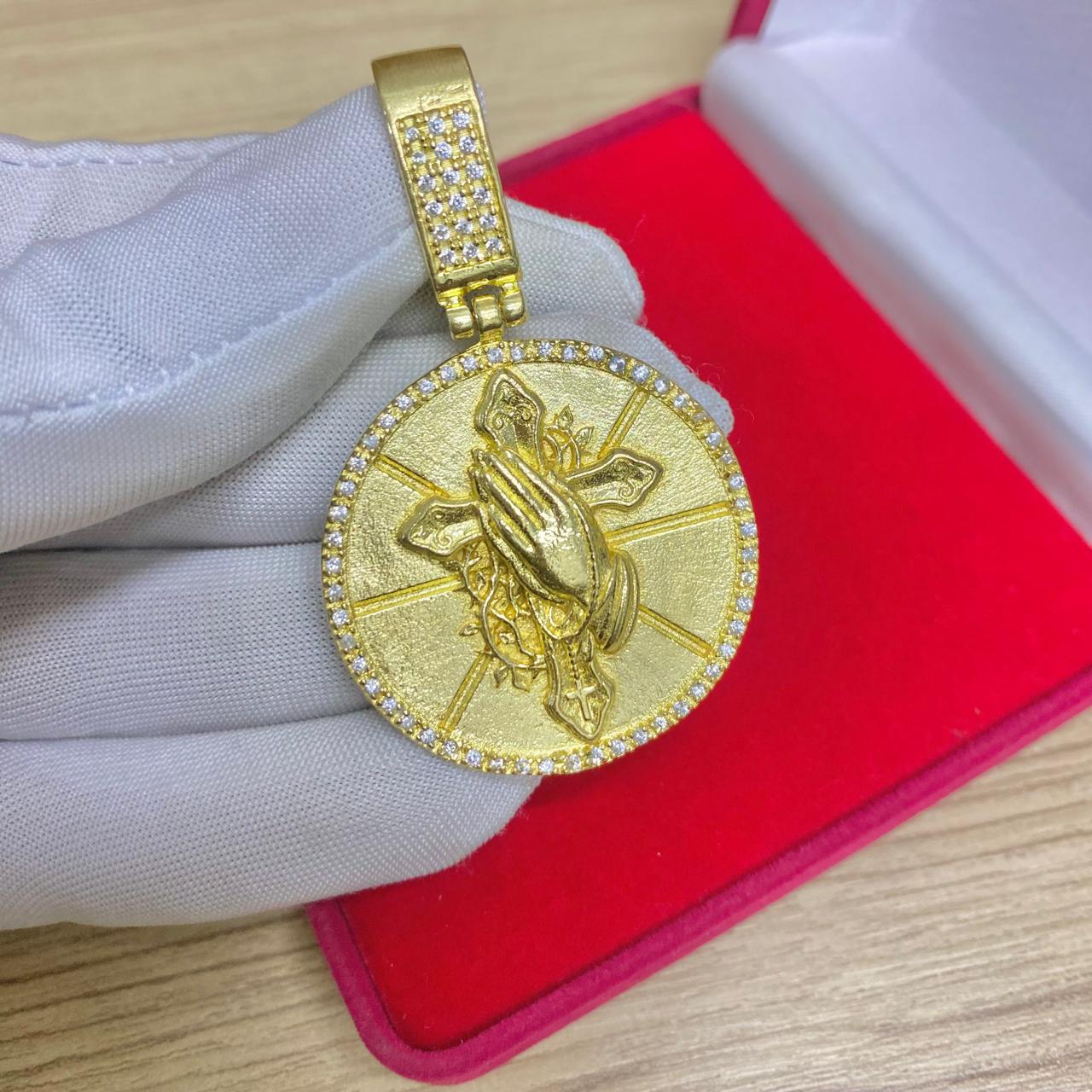 PINGENTE MÃO NA CRUZ CRAV