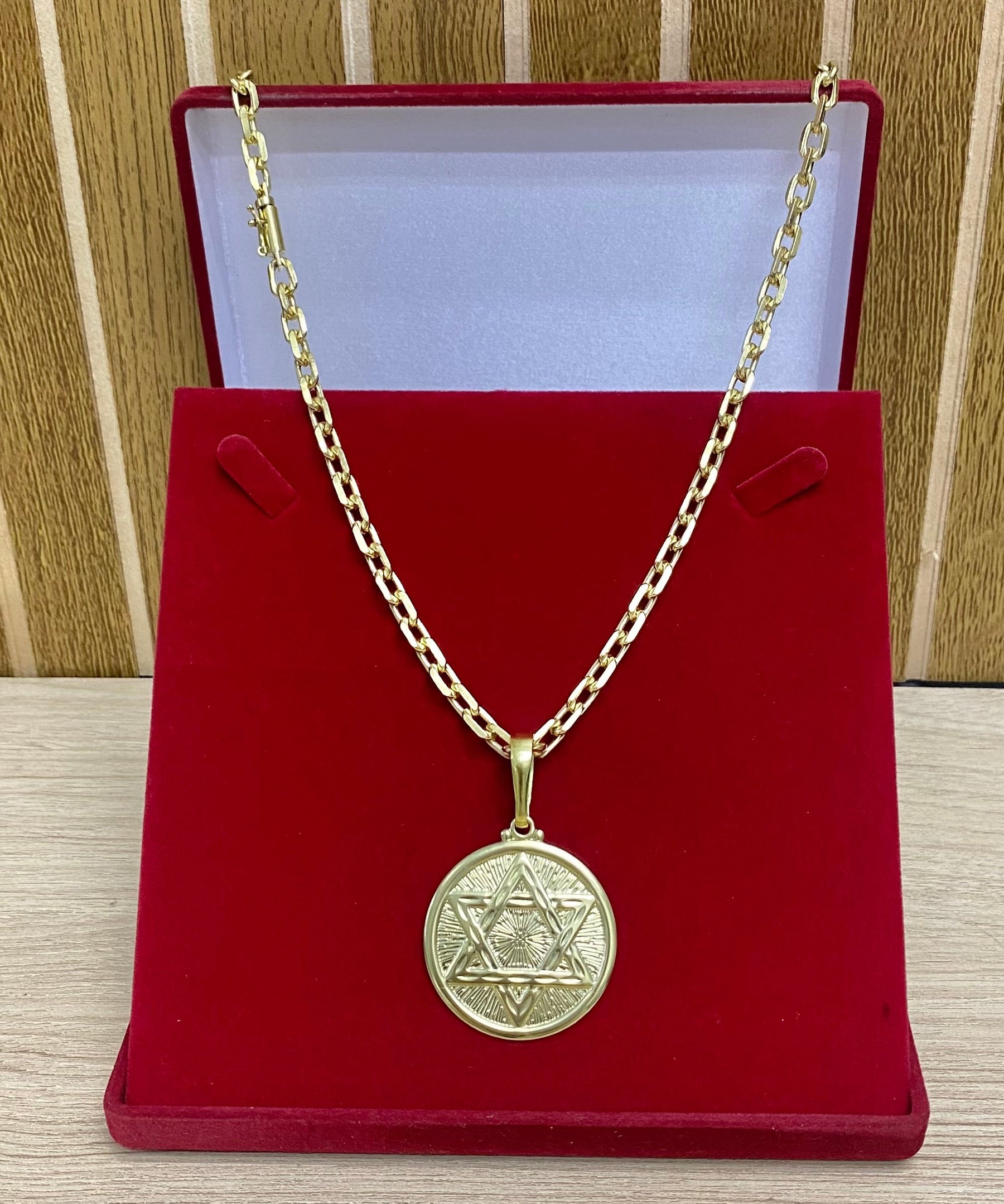 CORRENTE ELO CADEADO QUINA 8MM + PINGENTE BRINDE + PULSEIRA BRINDE