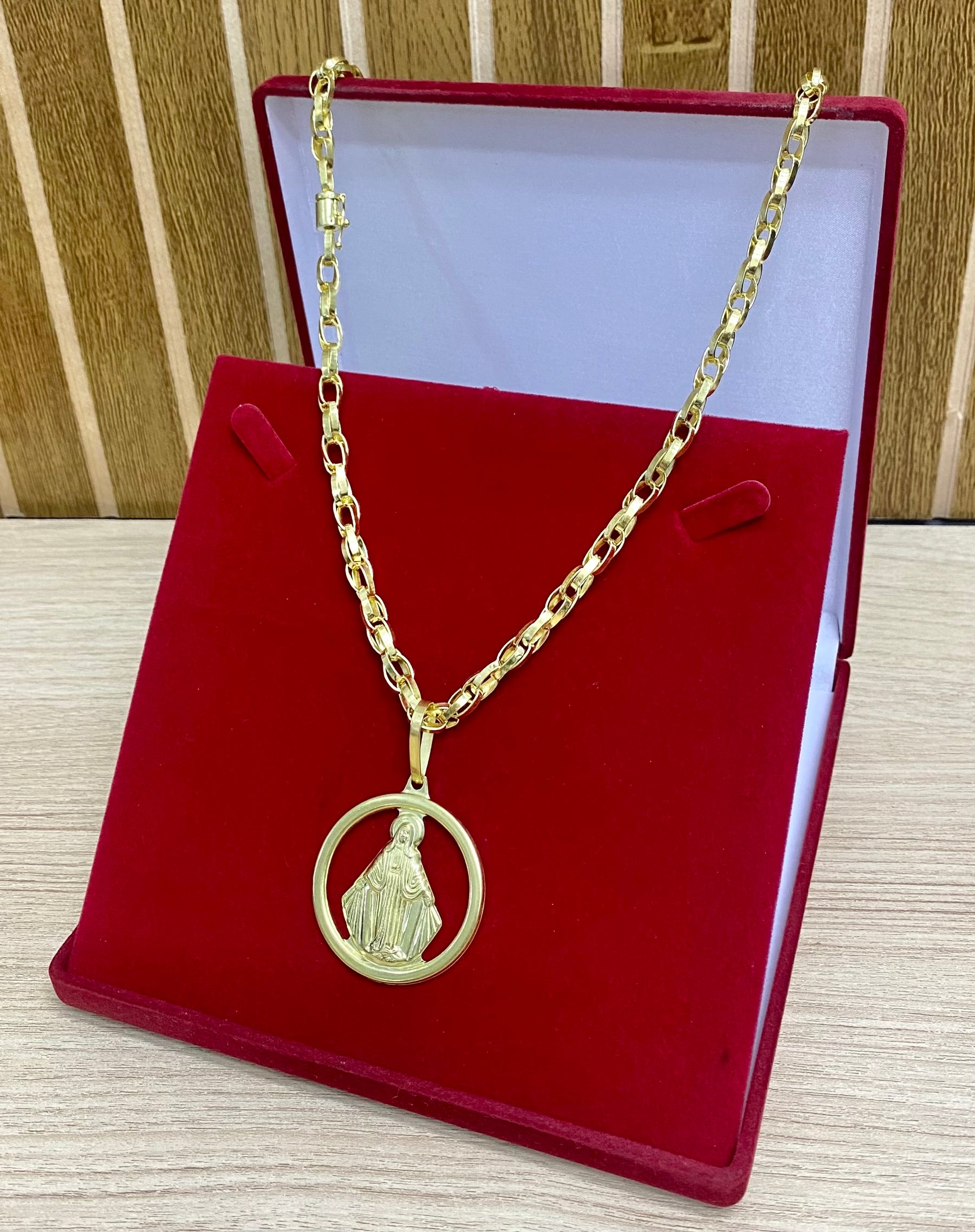 CORRENTE ELO TRANÇADO 8MM + PINGENTES JESUS REDONDO VAZADO