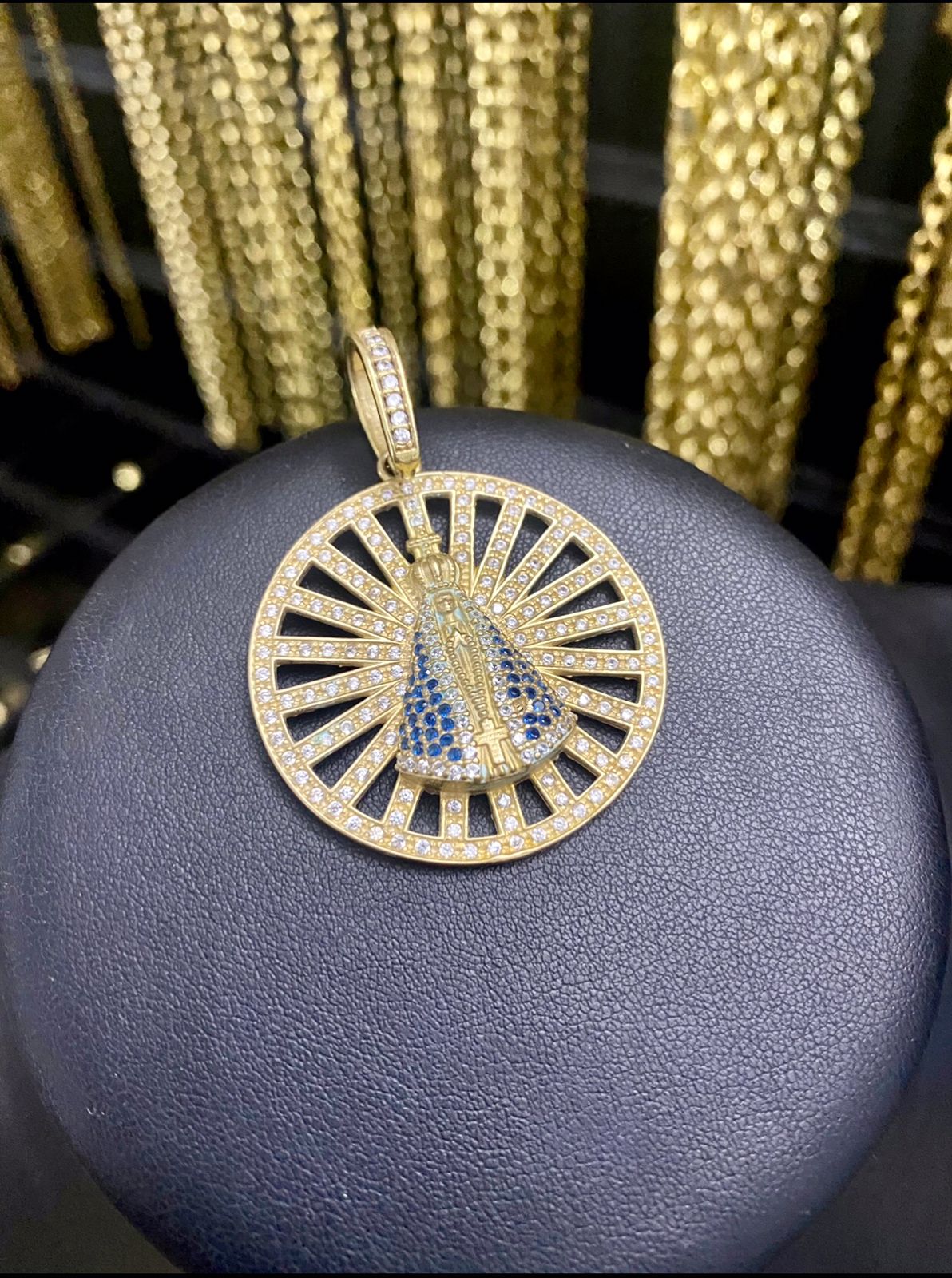 PINGENTE SANTA CRAVEJADA REDONDA - WRDJOIAS