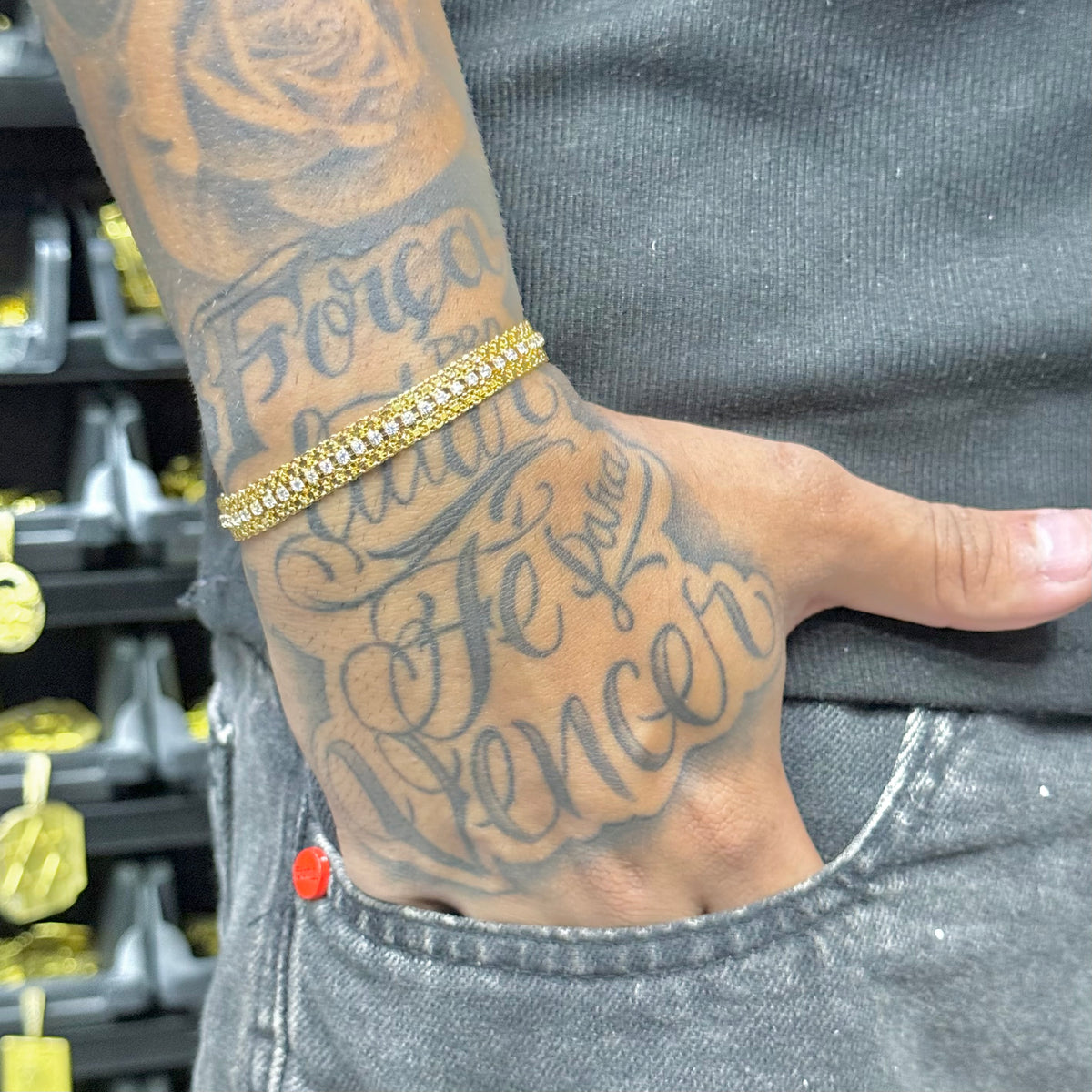 PULSEIRA BRACELETE CADEADO DUPLO CRAVEJADO C/ BANHO DE OURO 18K