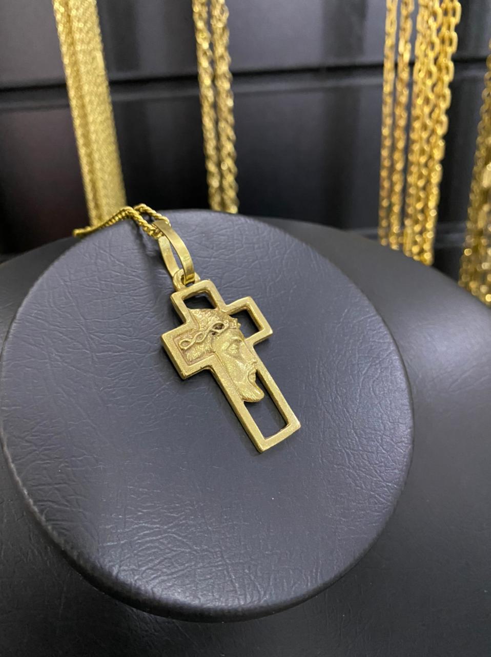 PINGENTE CRUZ COM JESUS SEMI VAZADA GRANDE - WRDJOIAS