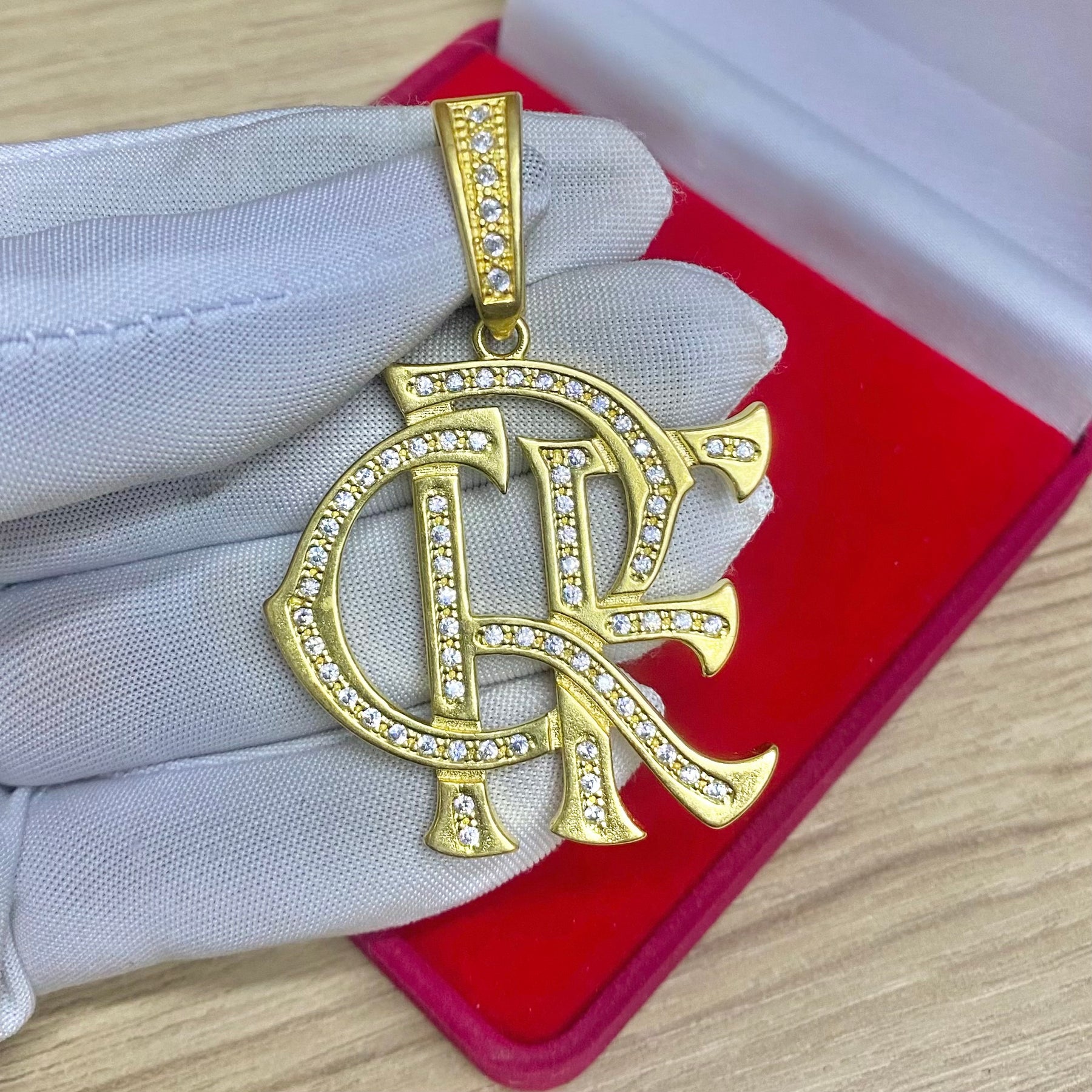 PINGENTE CRF CRAVEJADO