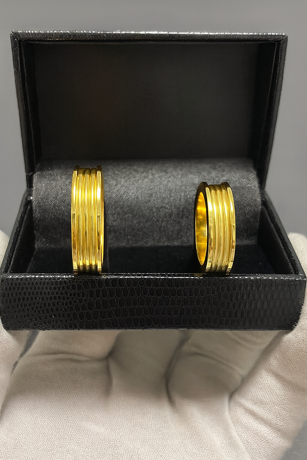 PAR DE ALIANÇAS MOD BULGARI 02 FRISOS 6MM