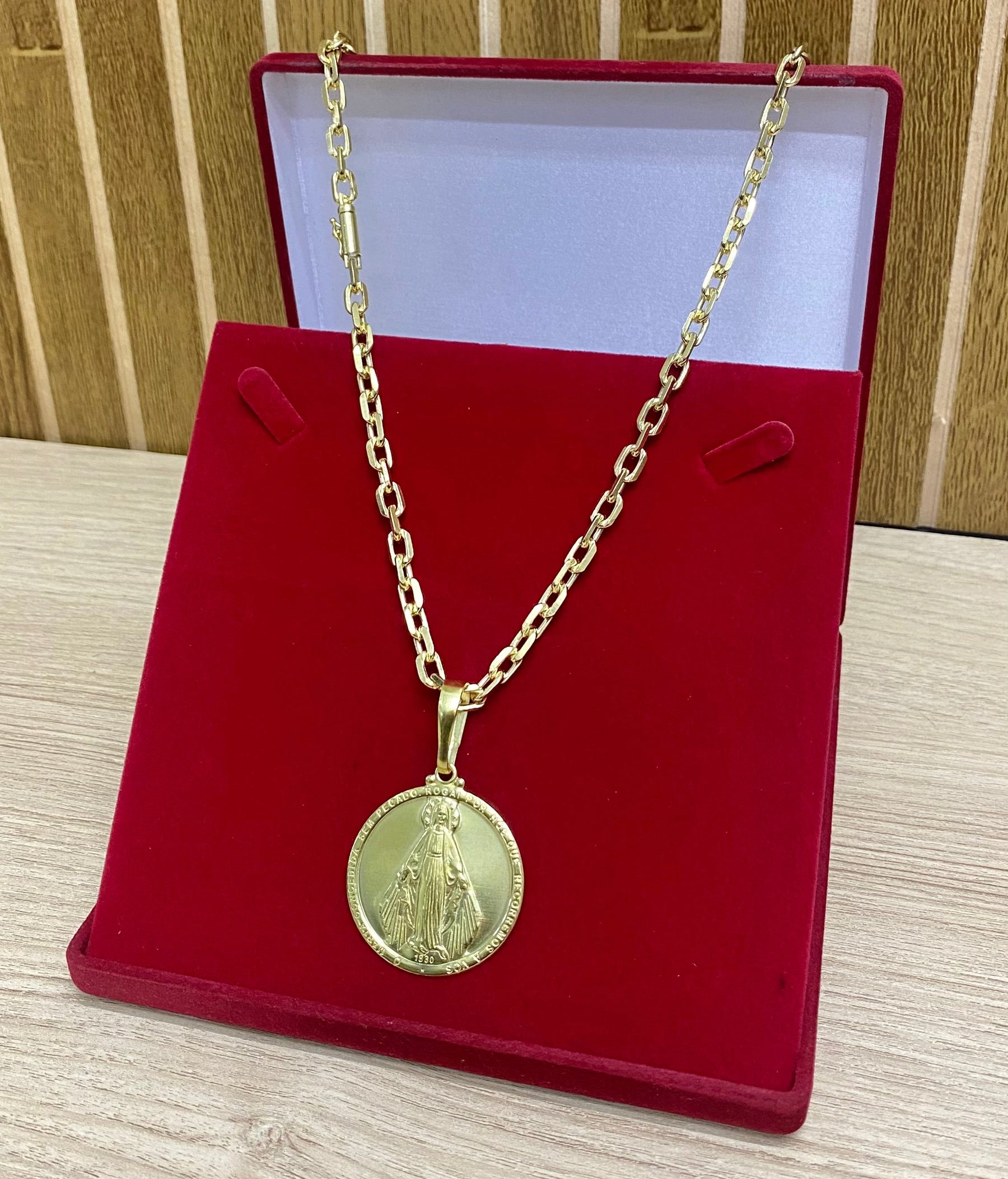 CORRENTE ELO CADEADO QUINA 8MM + PINGENTE BRINDE + PULSEIRA BRINDE