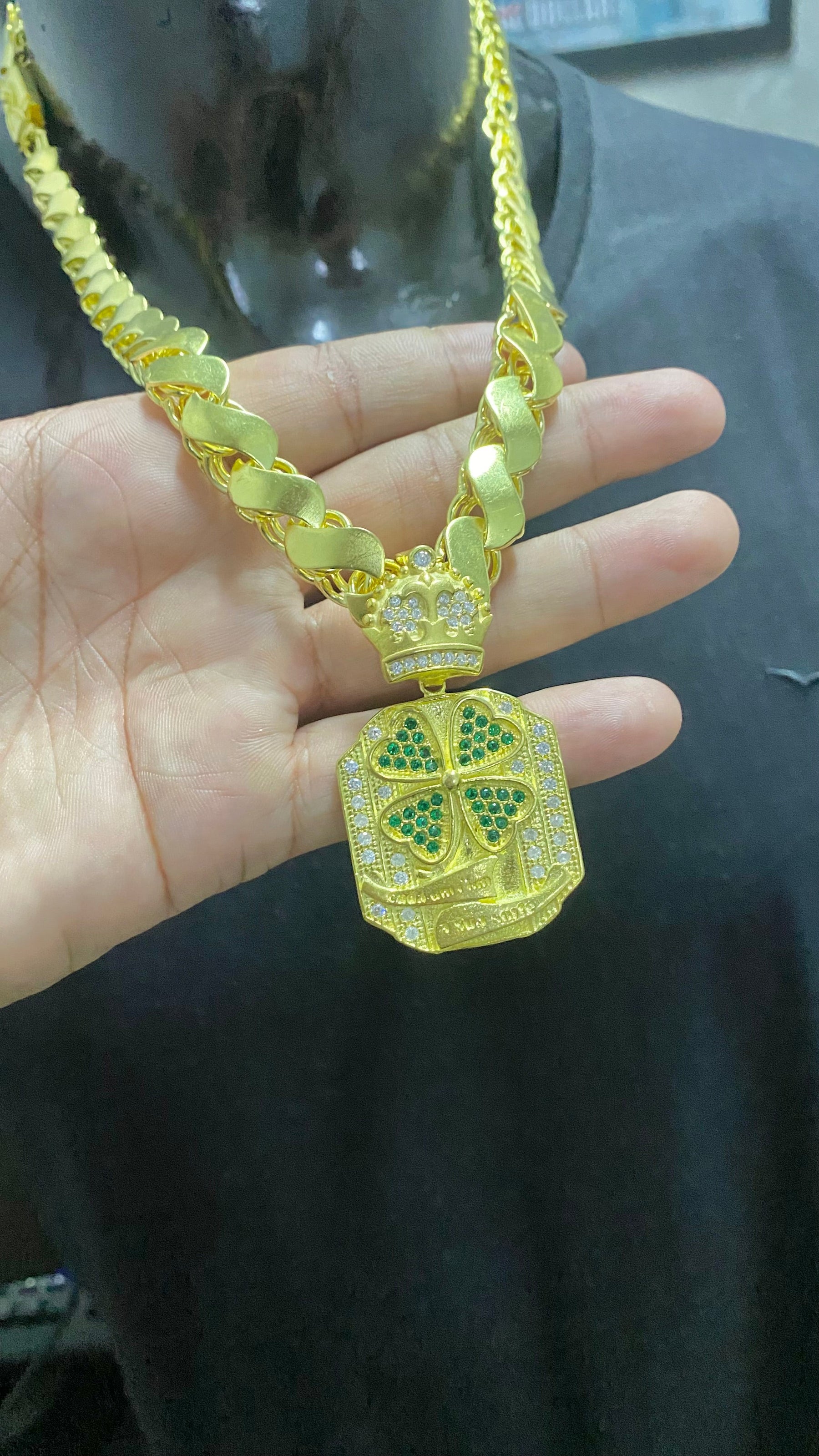 CORRENTE ELO FRISO S 12MM + PINGENTE TREVO DA SORTE CRAVEJADO + BRINDE PULSEIRA