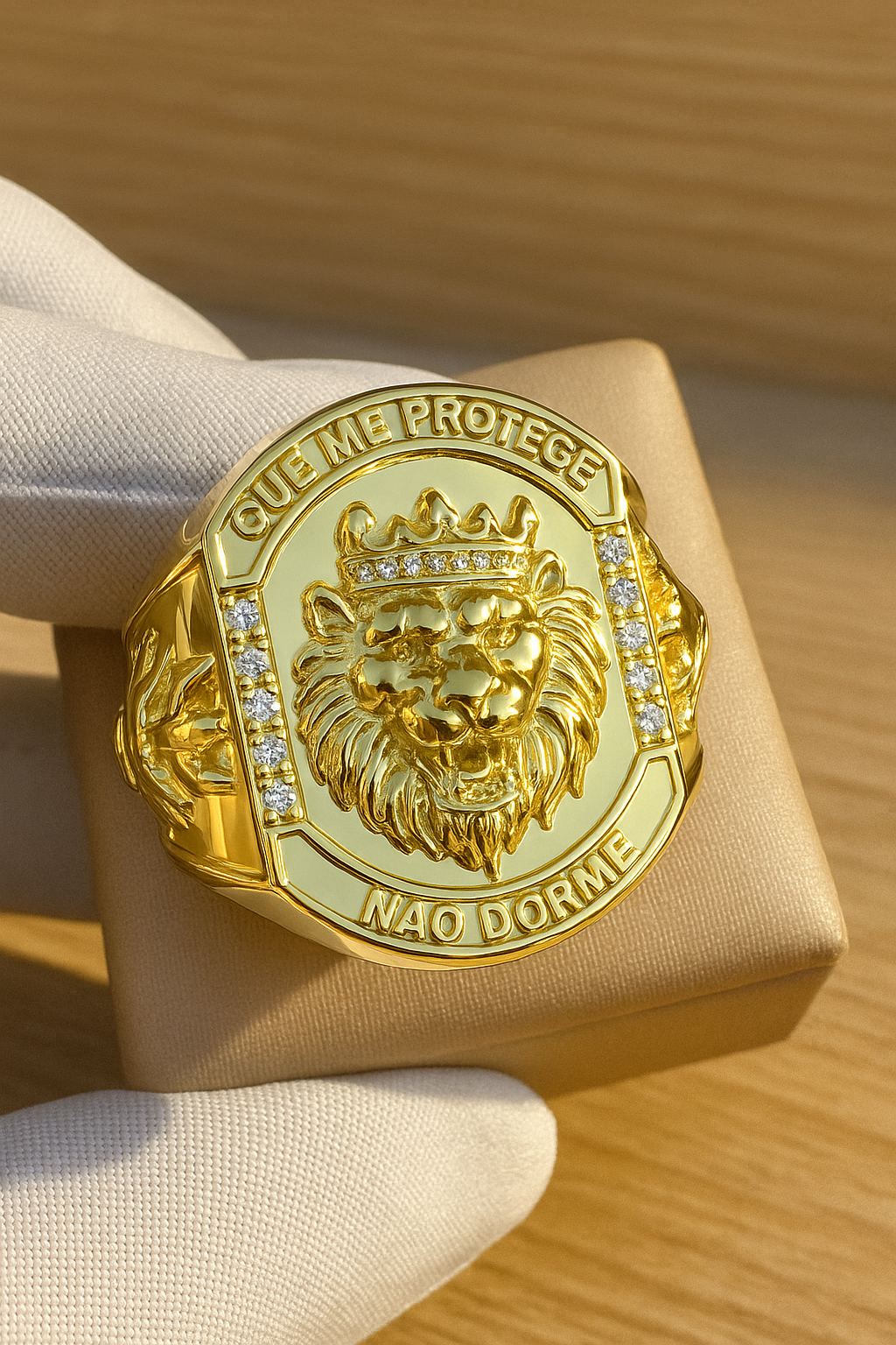 ANEL LEÃO QUEM ME PROTEGE NSO DORME CRAVEJADO