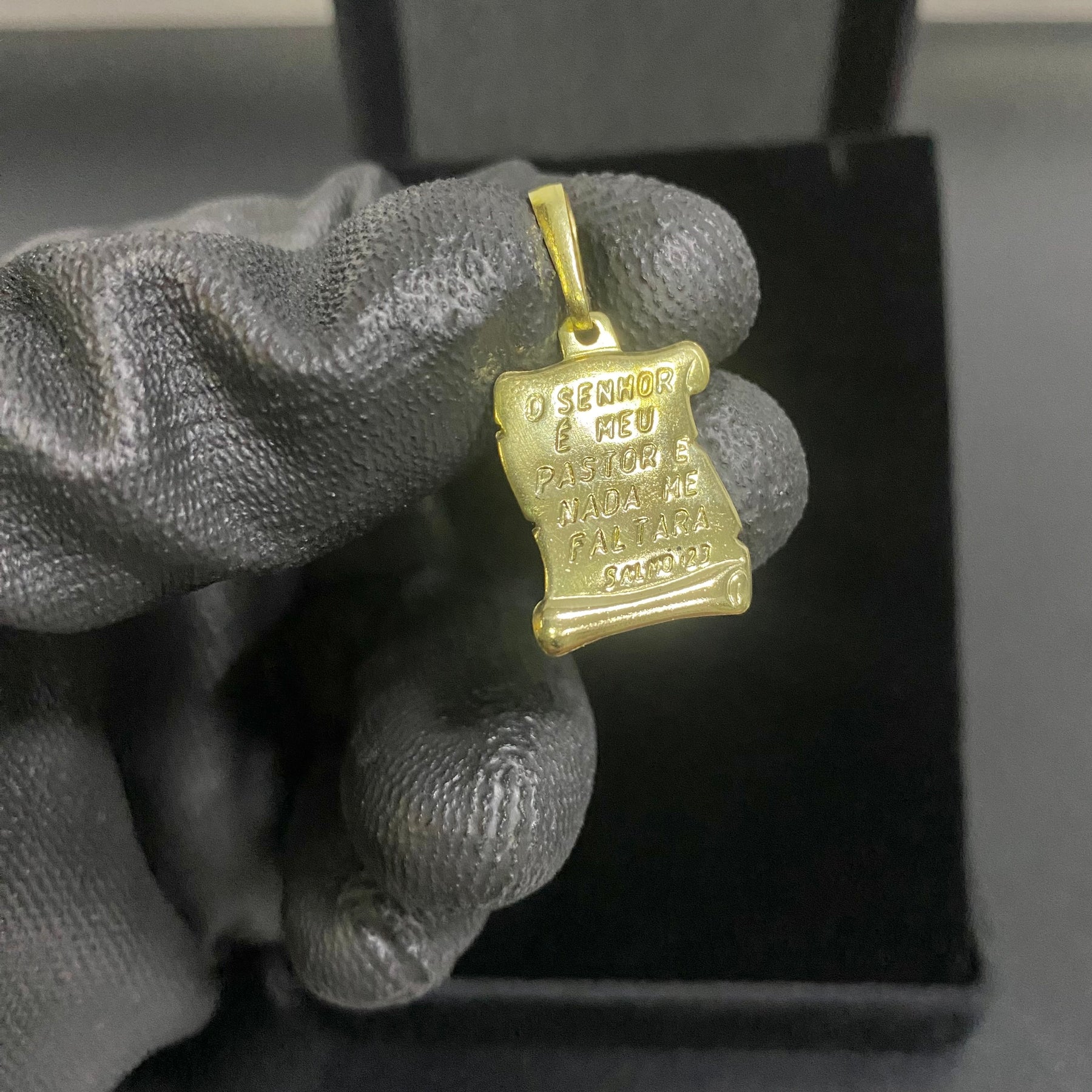 PINGENTE PERGAMINHO ‘’ O senhor é meu pastor e nada me Faltará ‘’