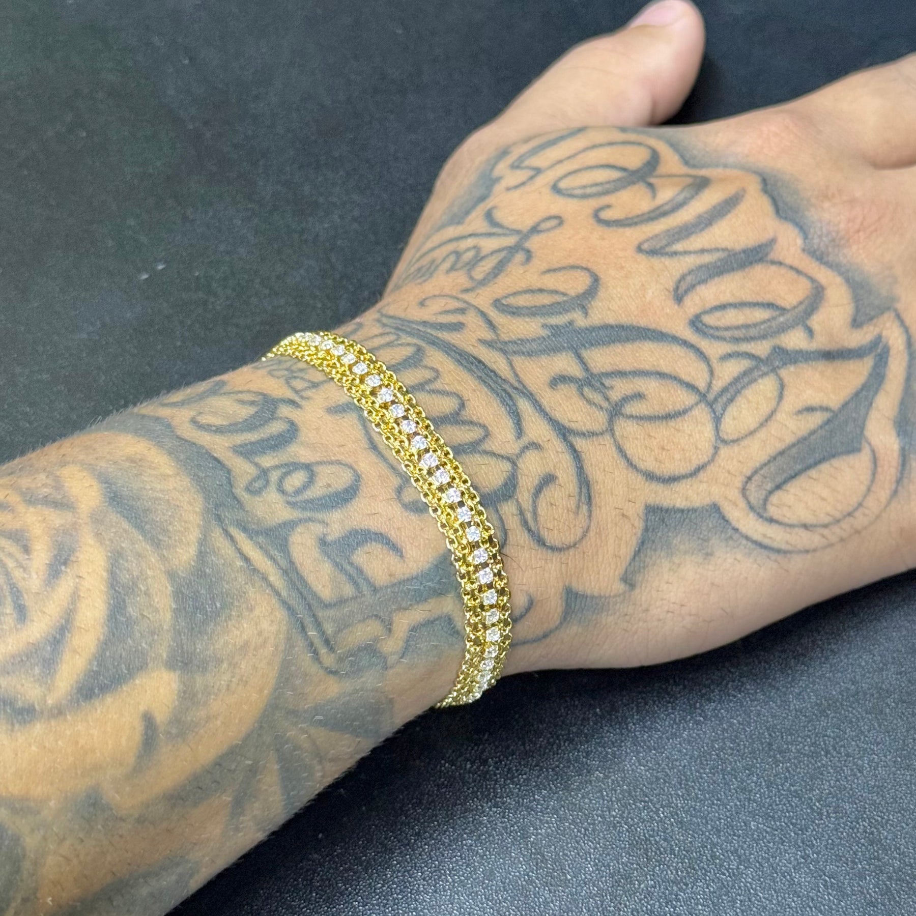 PULSEIRA BRACELETE CADEADO DUPLO CRAVEJADO C/ BANHO DE OURO 18K