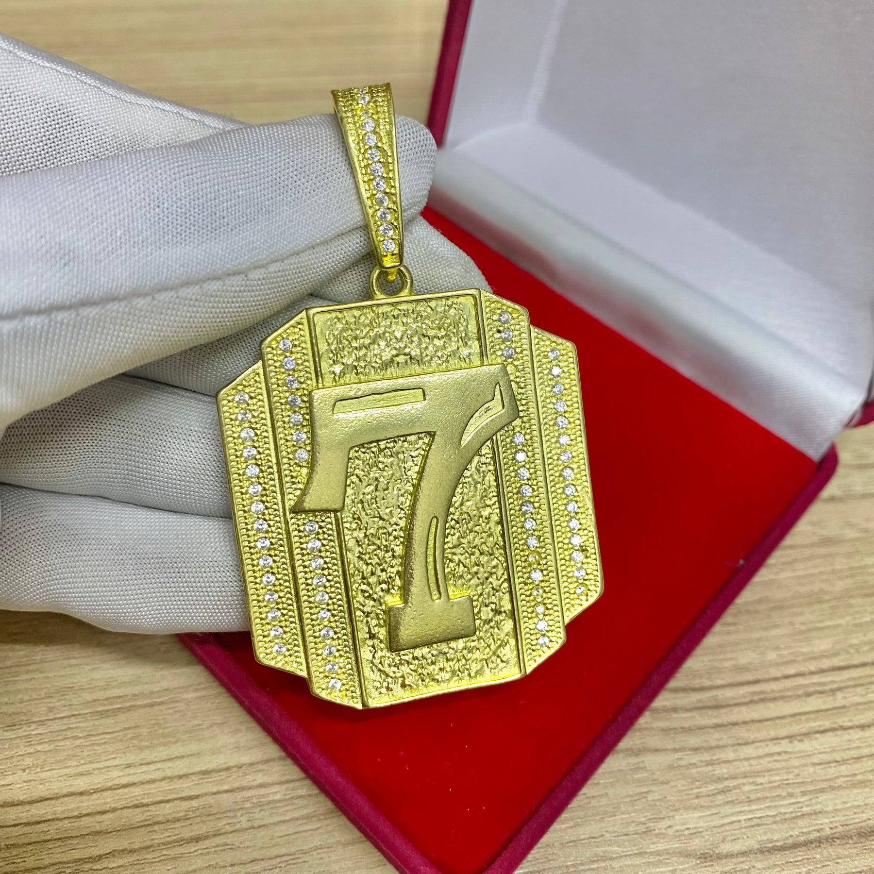 PINGENTE 7 CRAVEJADO