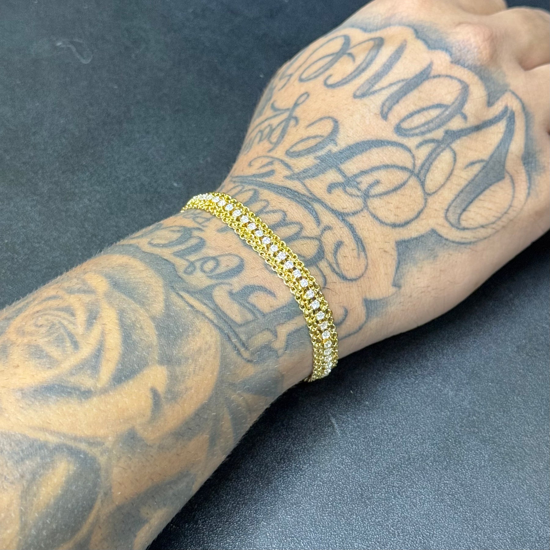 PULSEIRA BRACELETE CADEADO DUPLO CRAVEJADO C/ BANHO DE OURO 18K