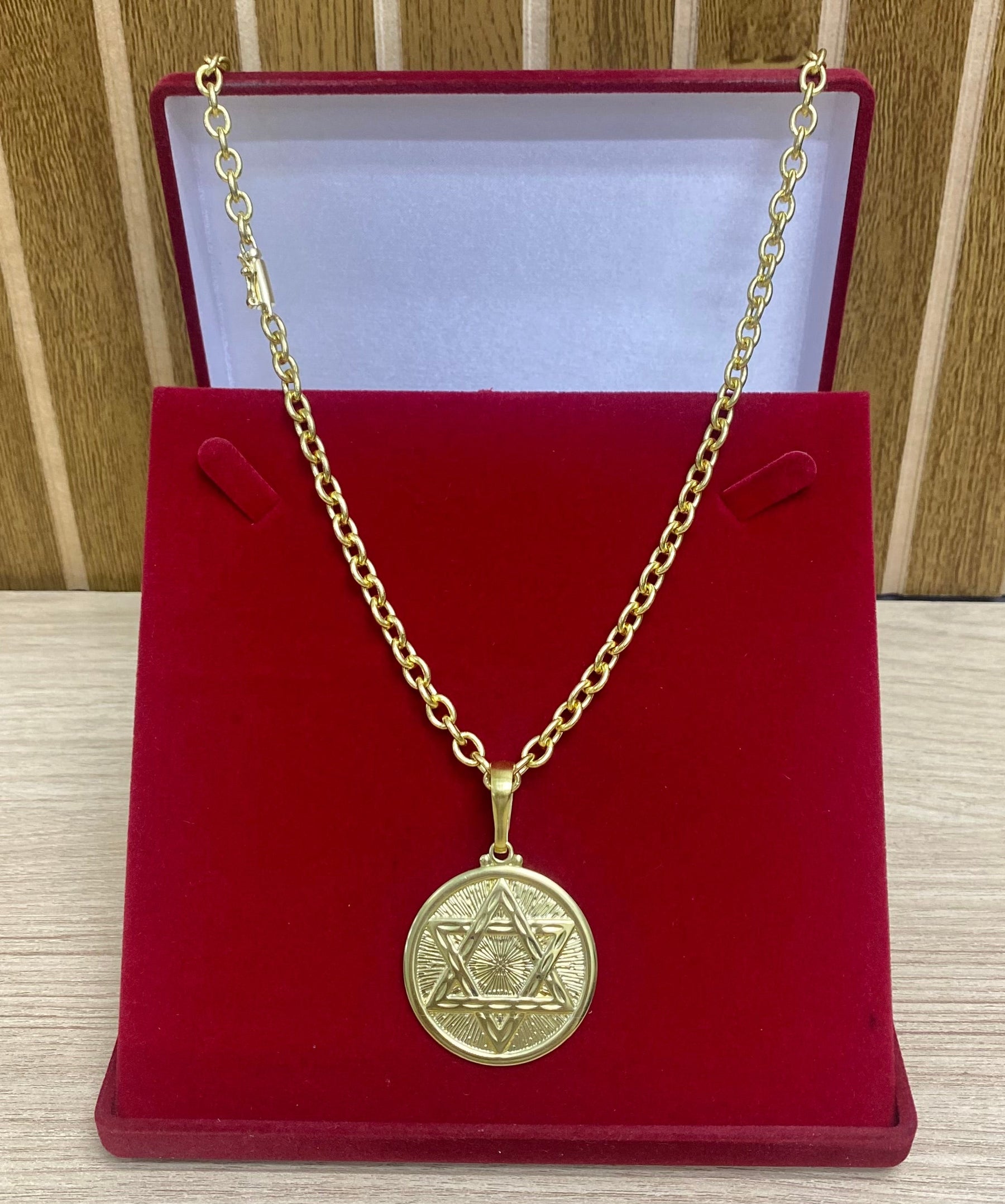 CORRENTE ELO CADEADO QUINA 6MM + PINGENTES