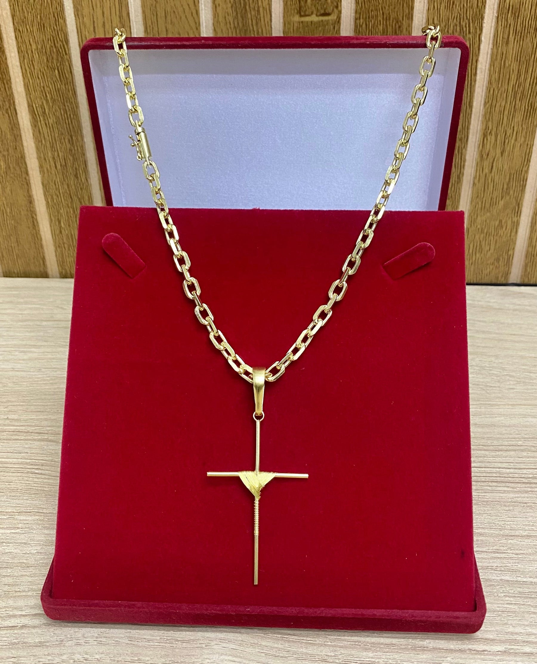 CORRENTE ELO CADEADO QUINA 8MM + PINGENTE BRINDE + PULSEIRA BRINDE