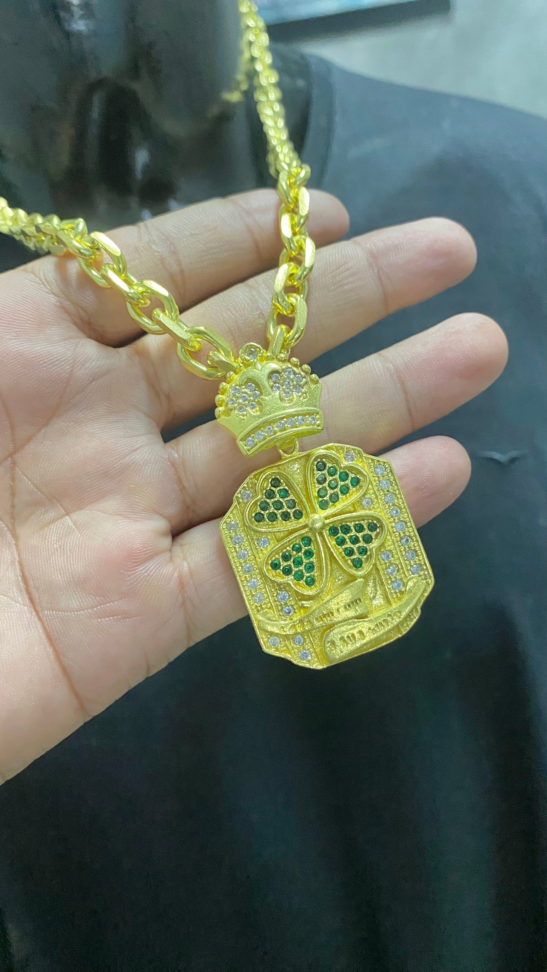 CORRENTE ELO CADEADO 10MM + PING TREVO DA SORTE CRAVEJADO + PULSEIRA GRÁTIS