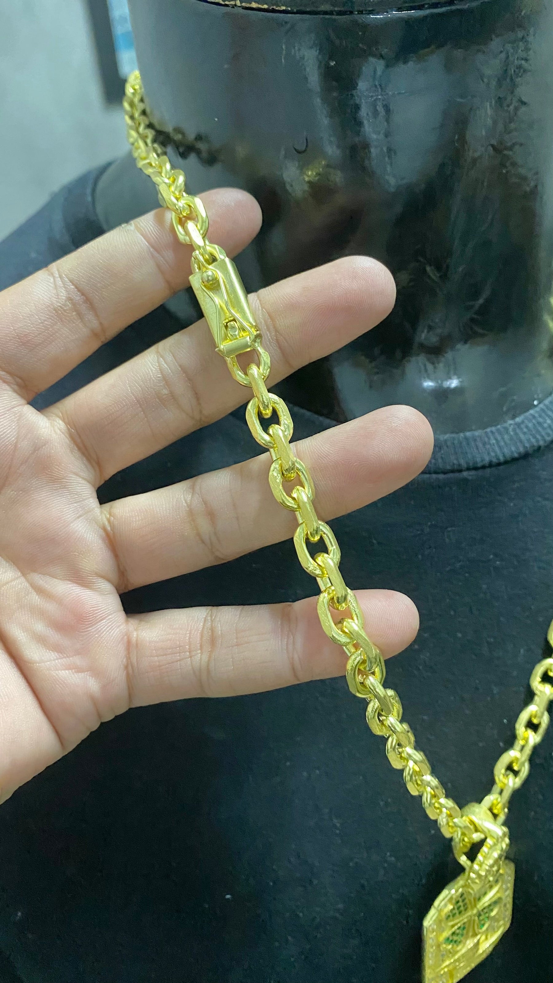 CORRENTE ELO CADEADO 10MM + PING TREVO DA SORTE CRAVEJADO + PULSEIRA GRÁTIS