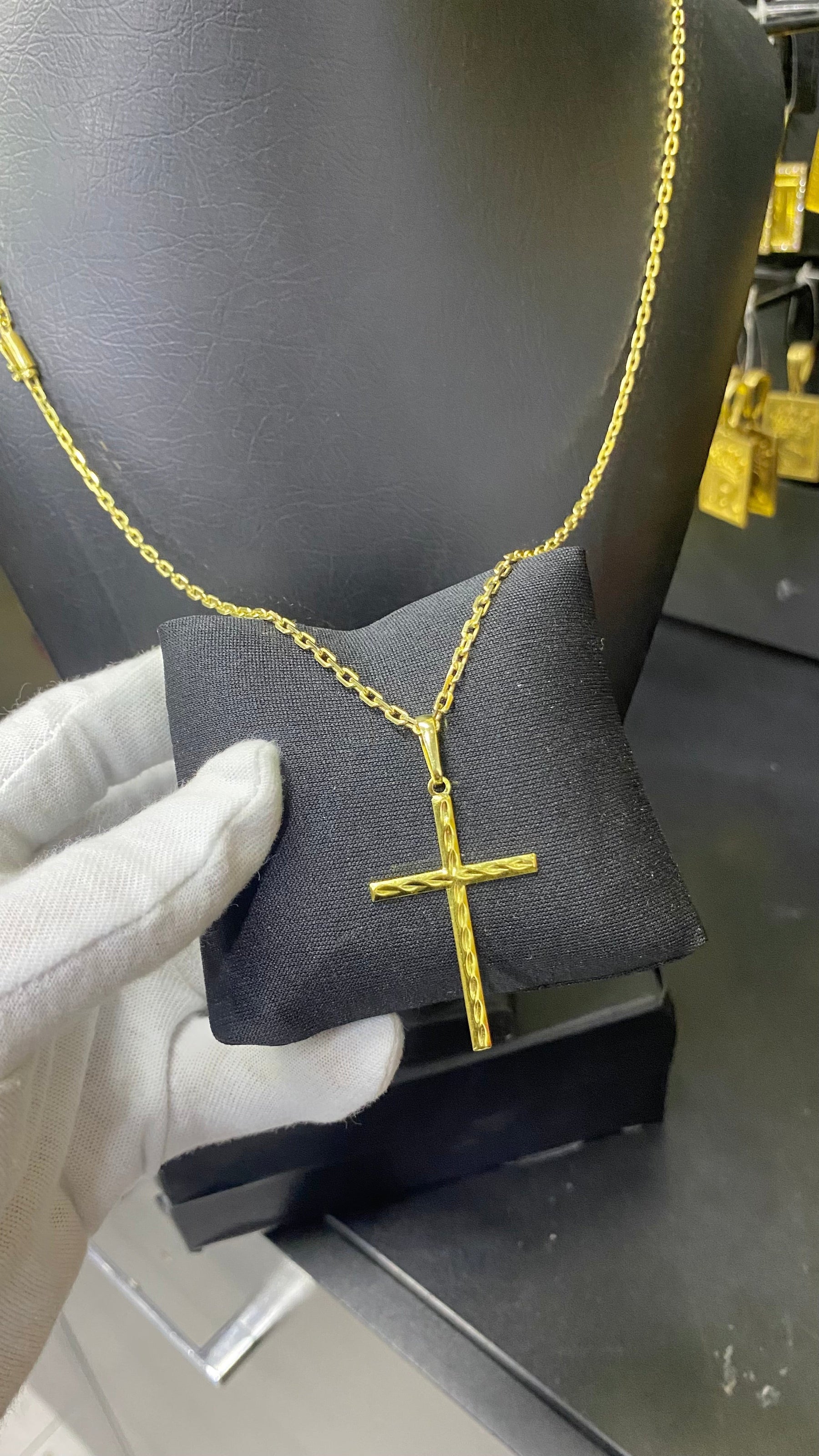 CORRENTE ELO CADEADO 2MM + PINGENTE CRUZ