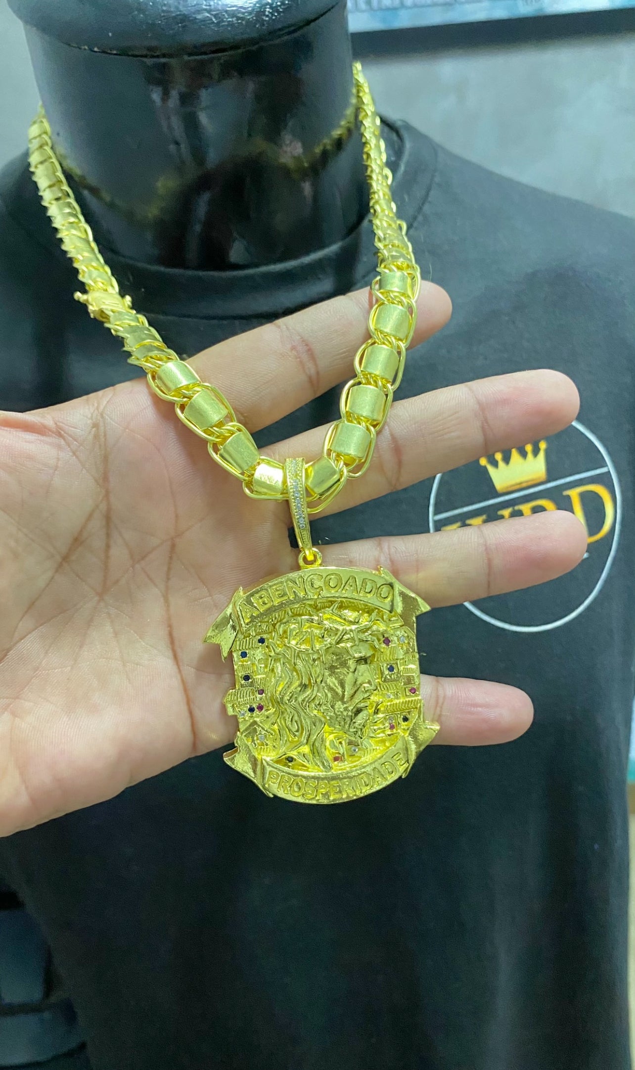 CORRENTE ELO DUBAI 12MM + PINGENTE ABENÇOADO JESUS FAVELA