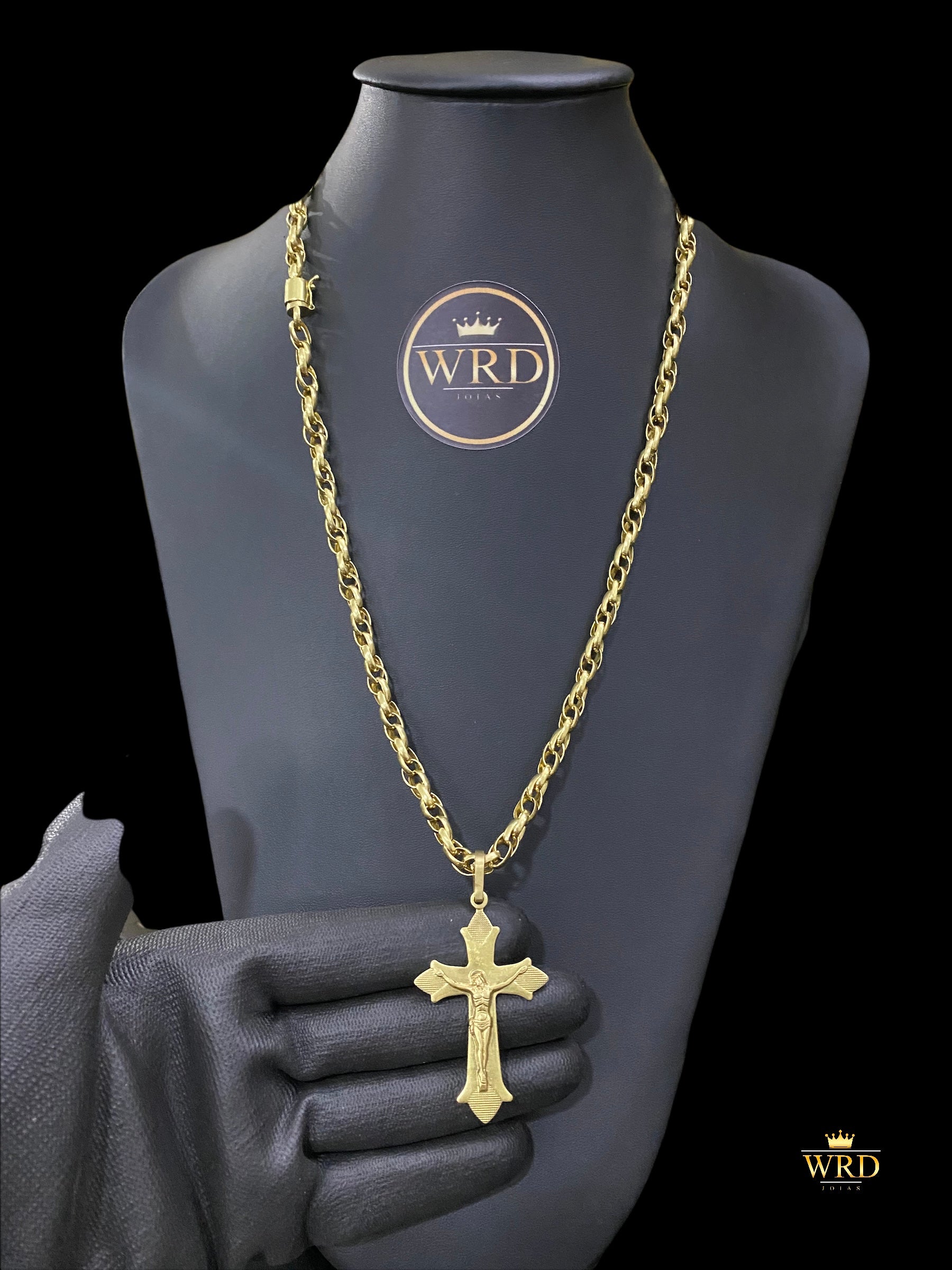 CORRENTE ELO TRAÇADO 8MM COM PINGENTE CRUCIFIXO - WRDJOIAS