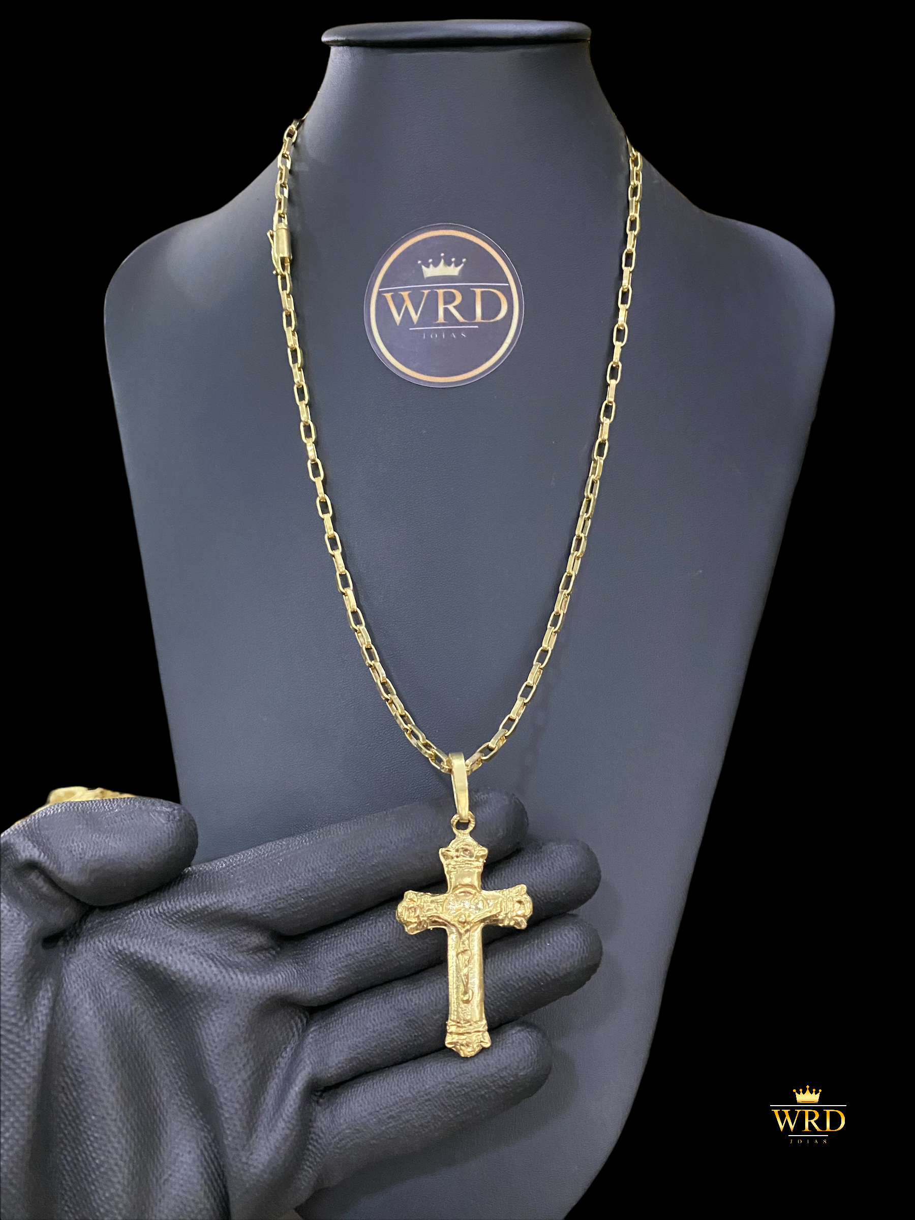 CORRENTE ELO TIJOLINHO 3MM COM PINGENTE CRUCIFIXO - WRDJOIAS