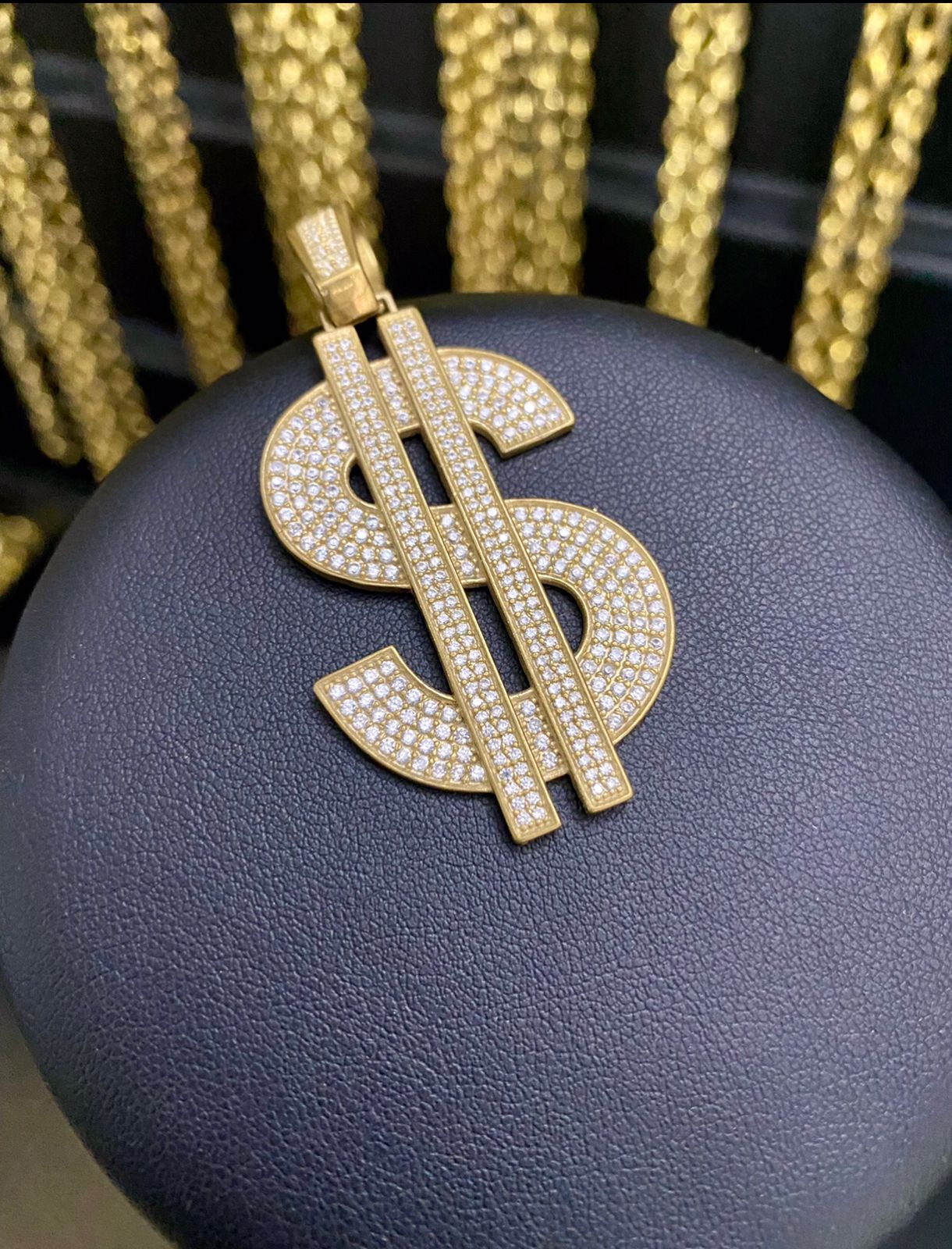 PINGENTE CIFRÃO GRANDE CRAVEJADO - WRDJOIAS