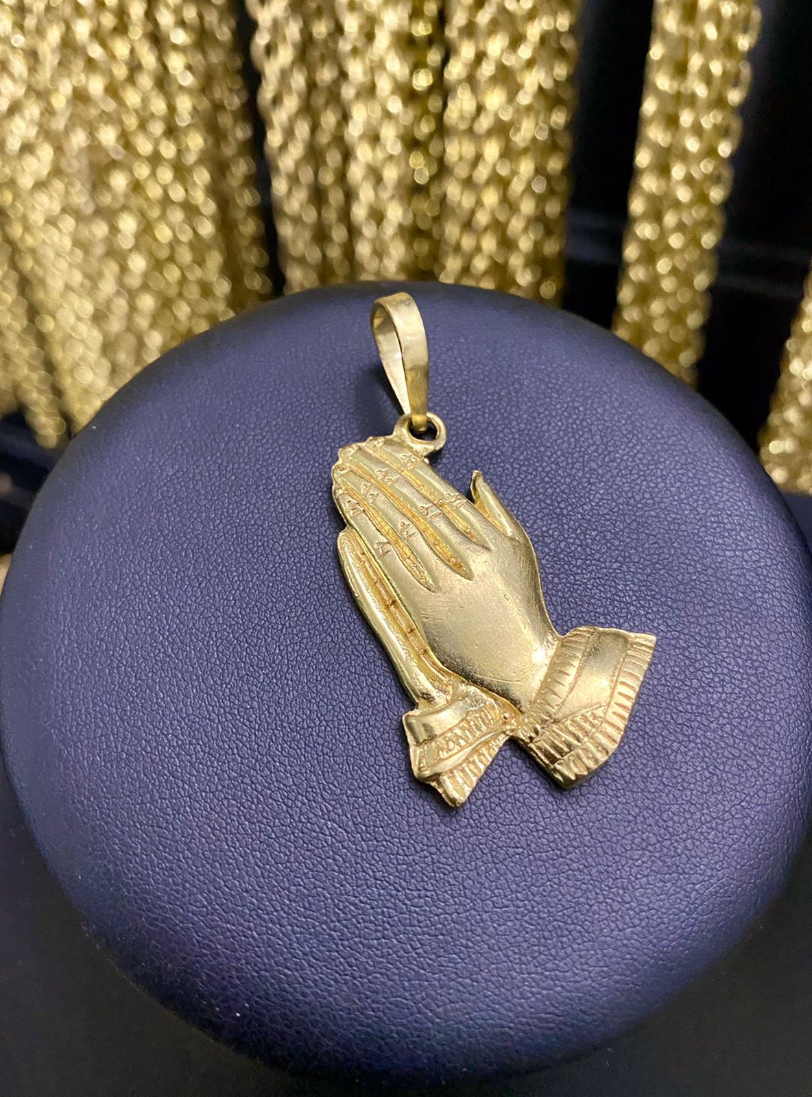 PINGENTE MÃO ORANDO - WRDJOIAS