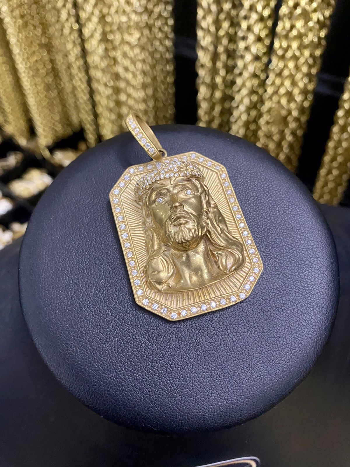 PINGENTE PLACA QUADRADA CRISTO CRAVEJADO - WRDJOIAS