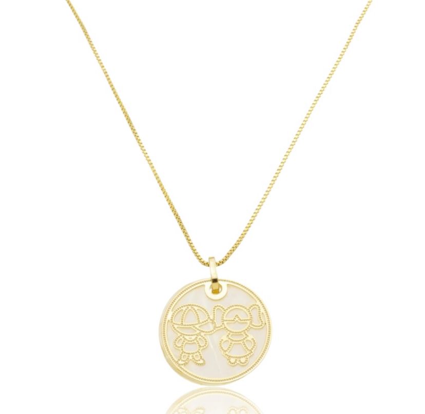 COLAR FEMININO COM PINGENTE MENINO E MENINA.