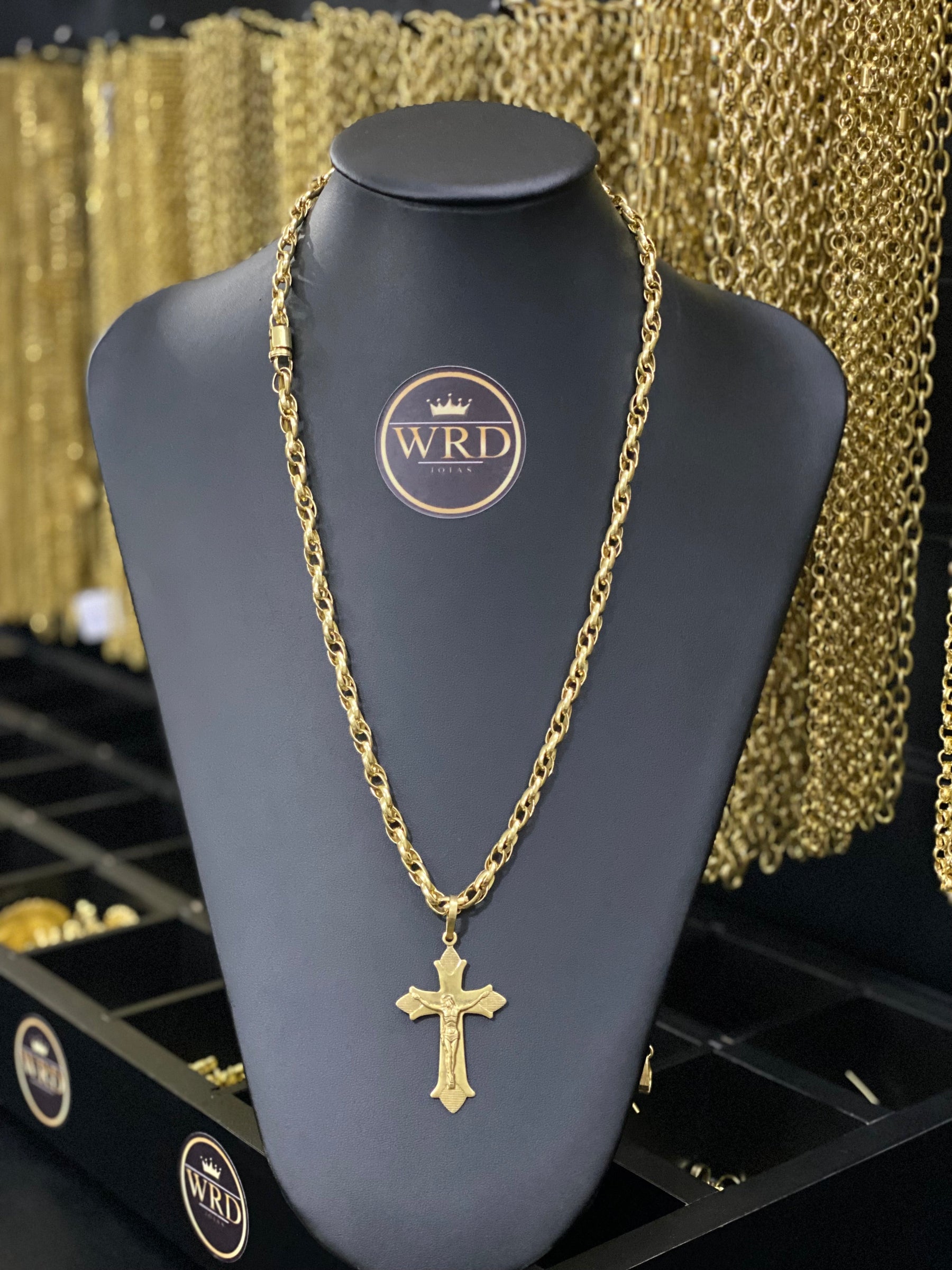 CORRENTE ELO TRAÇADO 8MM COM PINGENTE CRUCIFIXO - WRDJOIAS