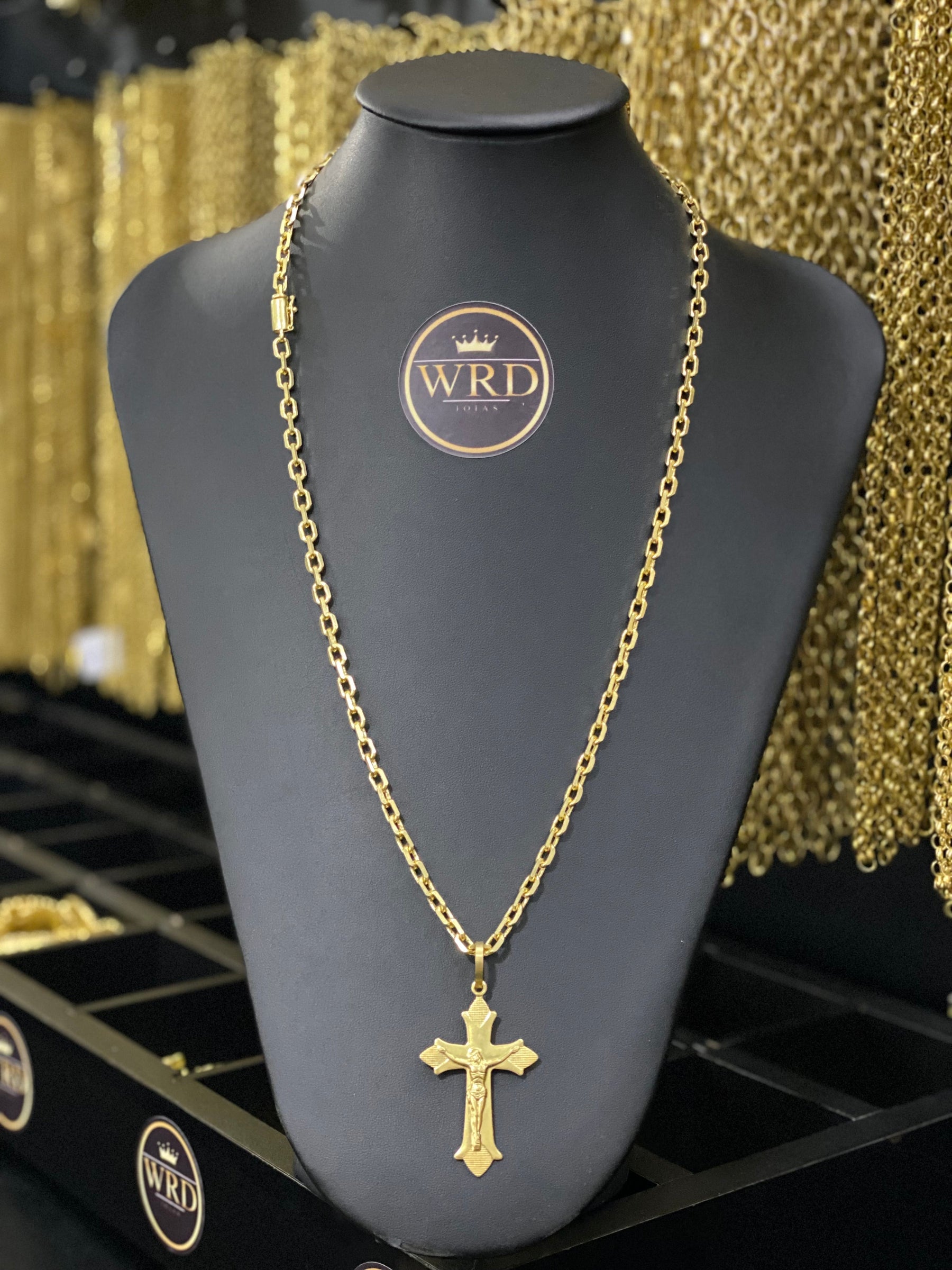 CORRENTE ELO CADEADO 6MM QUINA COM PINGENTE CRUZ COM JESUS - WRDJOIAS