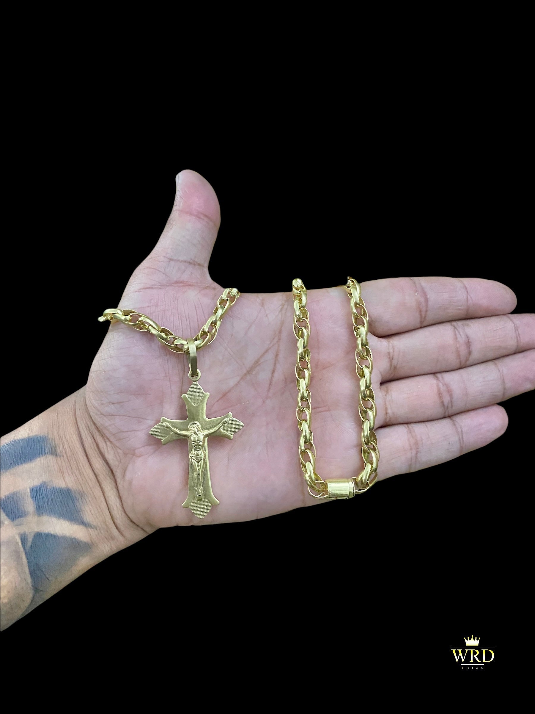 CORRENTE ELO TRAÇADO 8MM COM PINGENTE CRUCIFIXO - WRDJOIAS