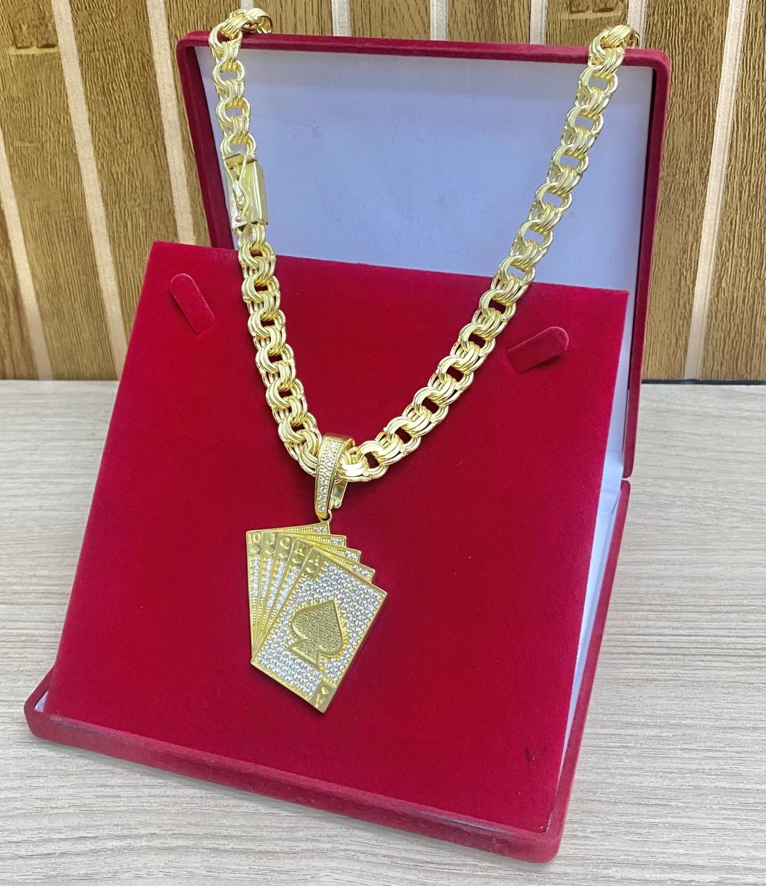 CORRENTE FRISO TRIPLO 12MM + PINGENTE CARTA CRAVEJADO