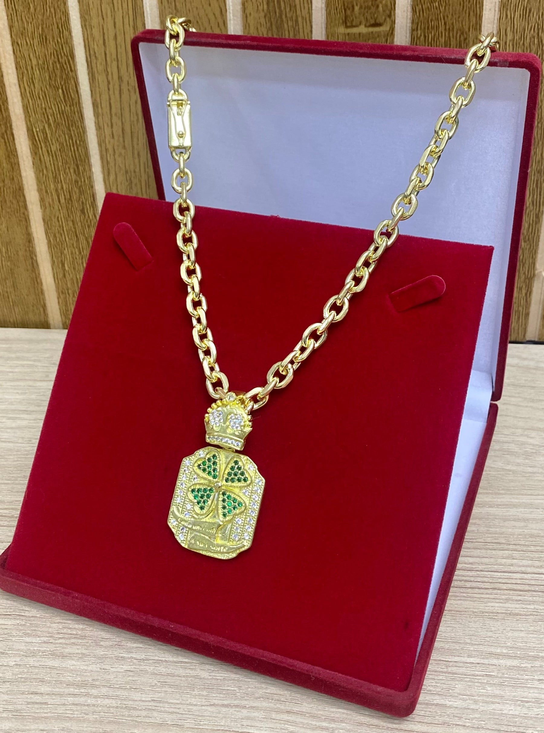 CORRENTE ELO CADEADO QUINA 10MM + PINGENTE TREVO DA SORTE CRAV