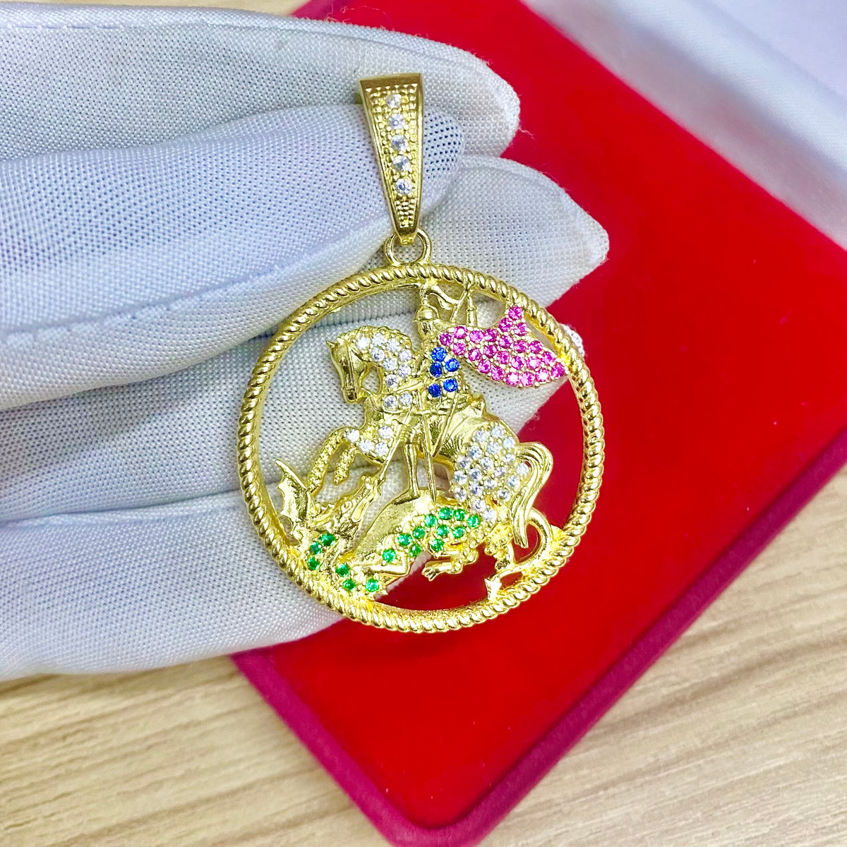 PINGENTE SÃO JORGE CRAVEJADO