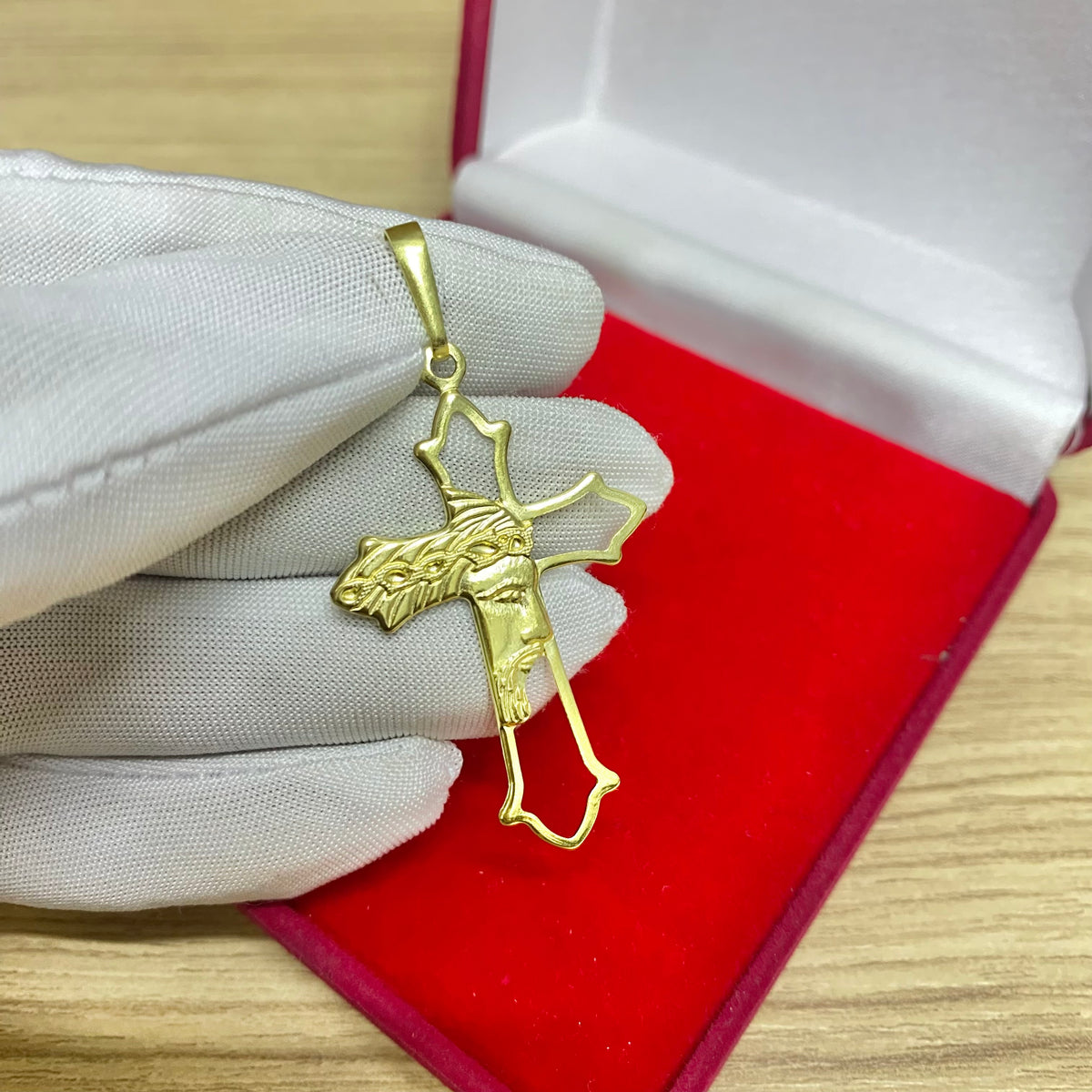 PINGENTE CRUSCIFIXO VAZADO