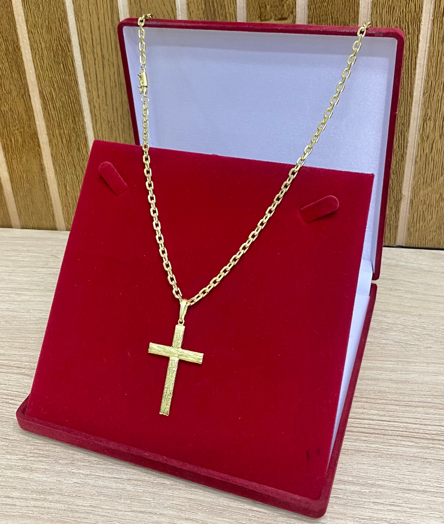 CORRENTE ELO CADEADO QUINA 4MM + PINGENTE CRUZ MADEIRA