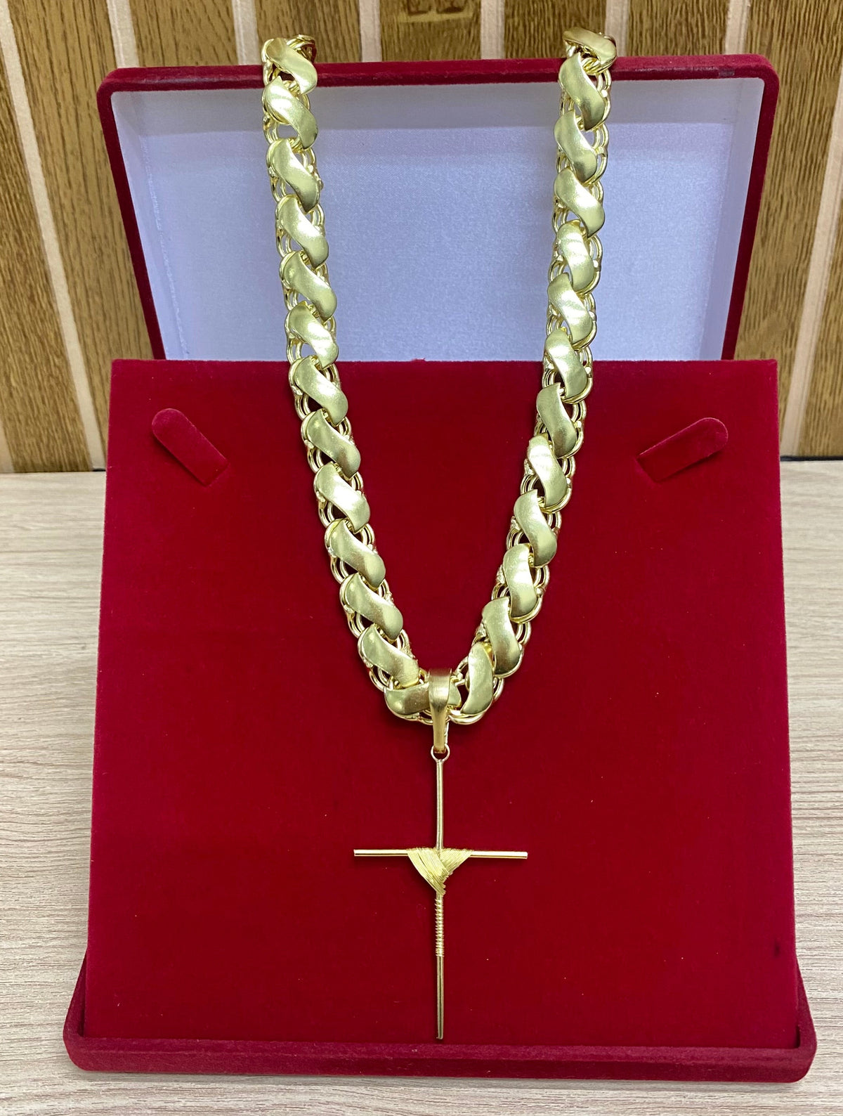 CORRENTE ELO FRISO S 12MM + PINGENTE CRUZ PALITO