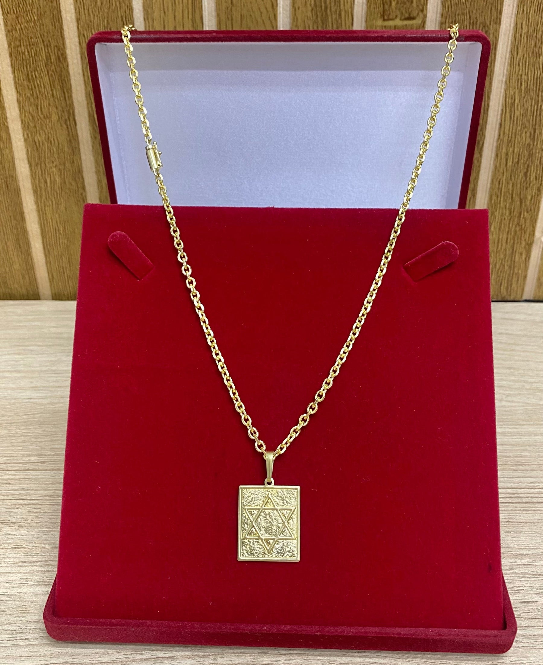 CORRENTE ELO CADEADO QUINA 4MM + PINGENTE BRINDE + PULSEIRA BRINDE