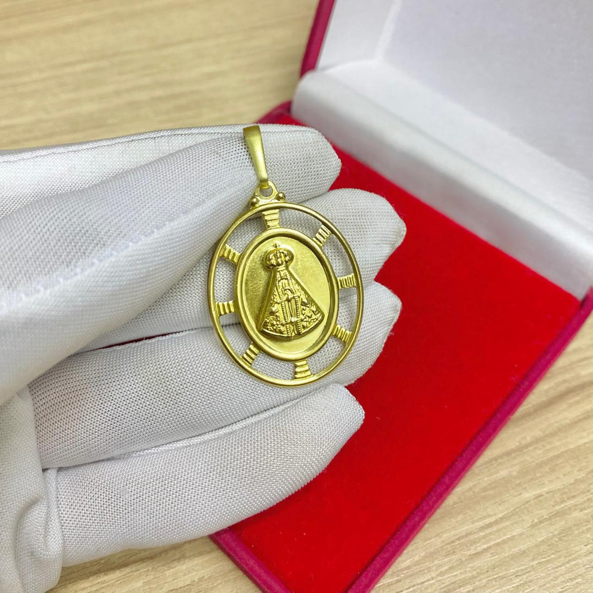 PINGENTE NOSSA SENHORA VAZADA ESPIRAL PONTAS