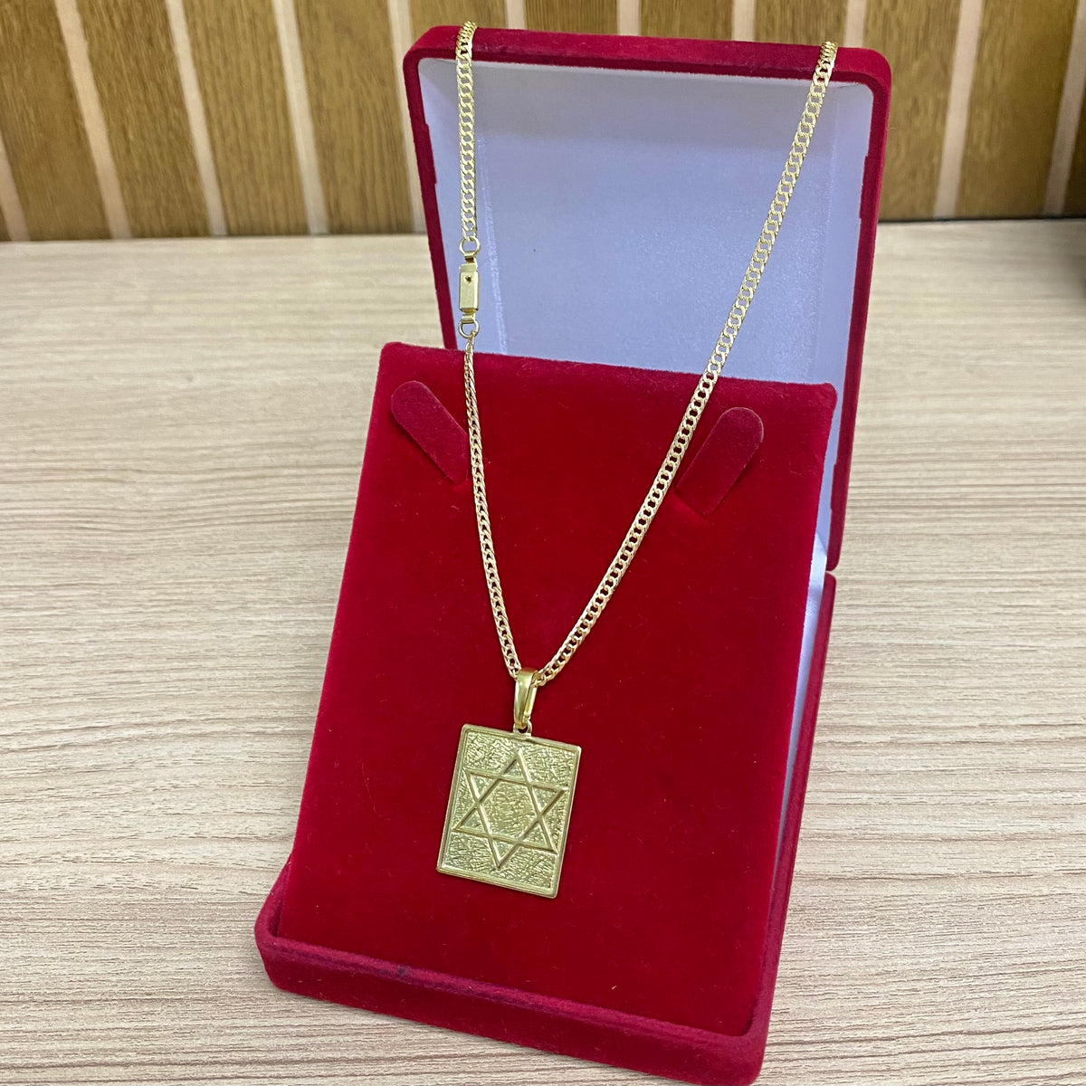 KIT CORRENTE ELO GRUMET 2MM + PULSEIRA BRINDE + PINGENTE BRINDE