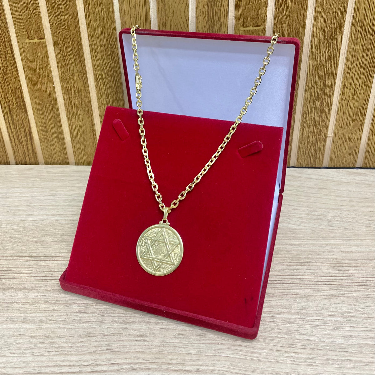 CORRENTE ELO CADEADO QUINA 6MM + PINGENTE BRINDE + PULSEIRA DE BRINDE