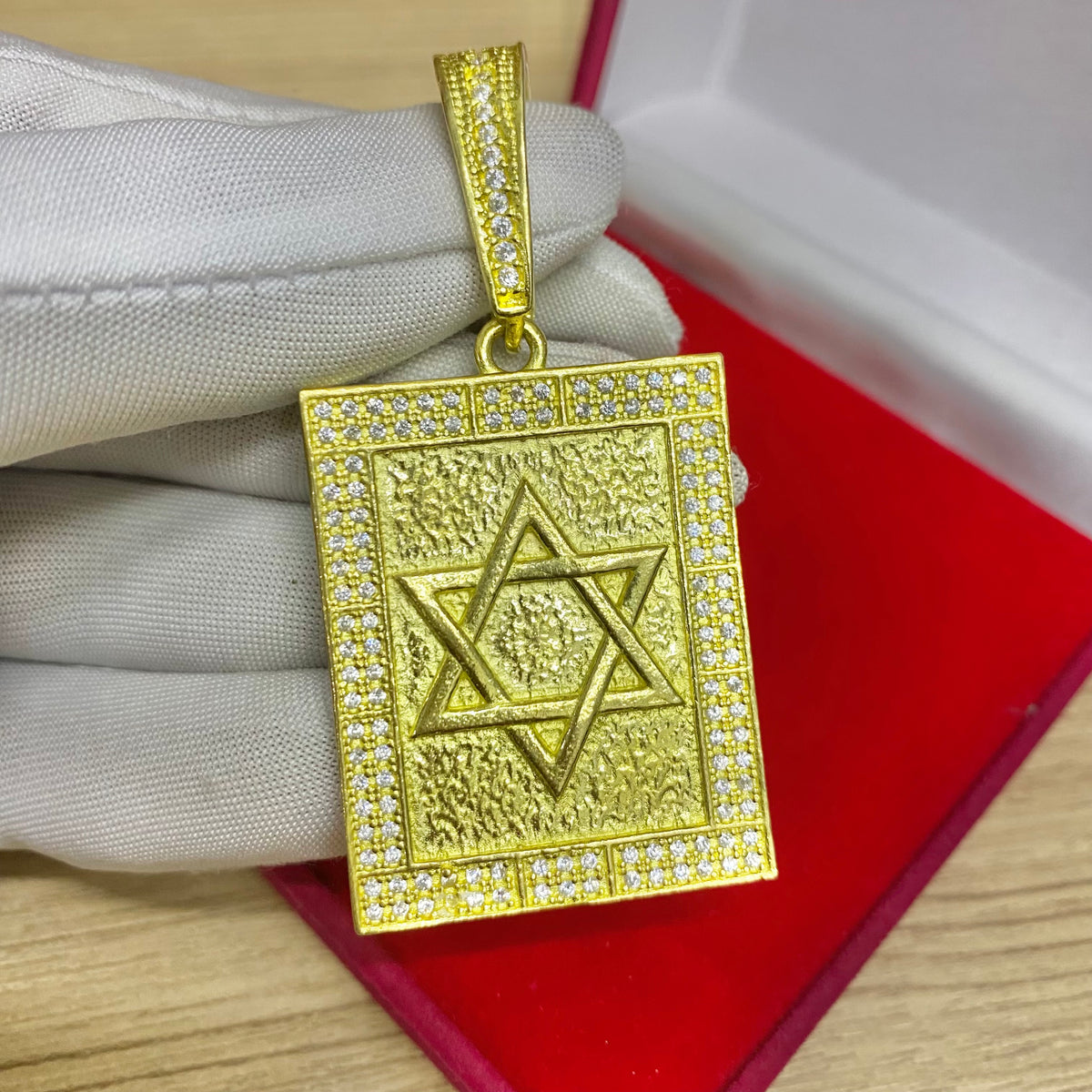 PINGENTE ESTRELA DE DAVI CRAVEJADO