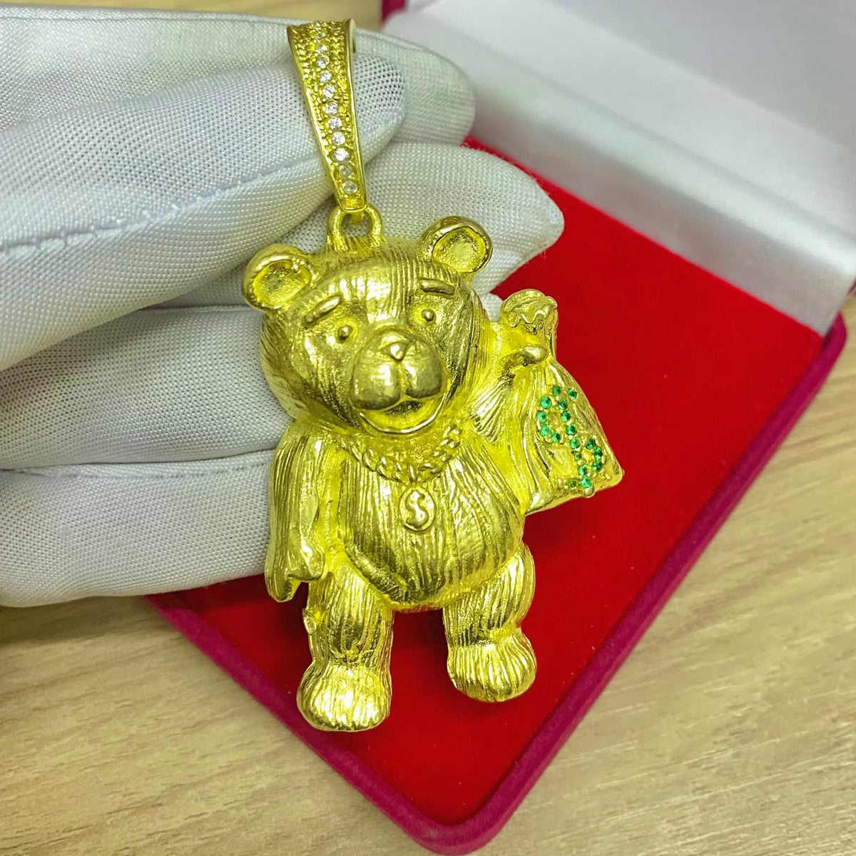 PINGENTE URSO SACO DE DINHEIRO CRAVEJADO