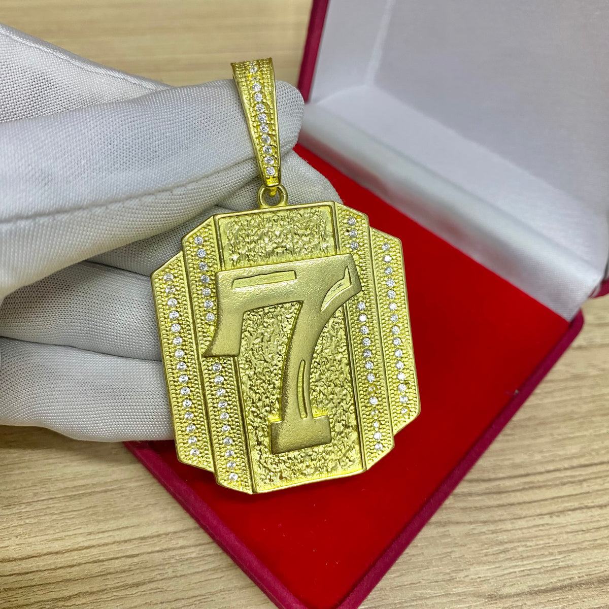 PINGENTE 7 CRAVEJADO