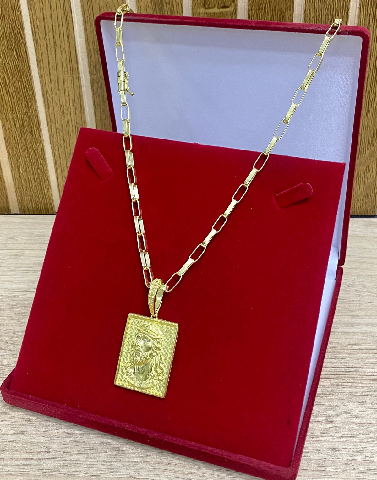 CORRENTE ELO CARTIER RETO 7MM + PINGENTE PLACA JESUS