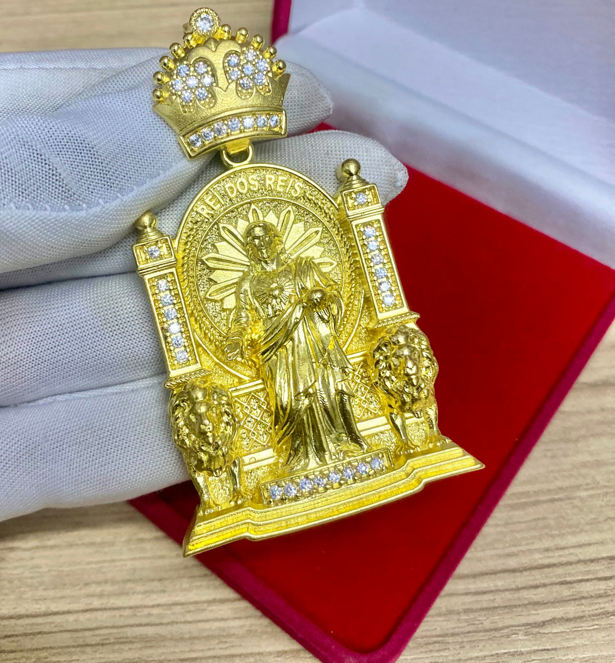 PINGENTE REI DOS REIS CRAVEJADO