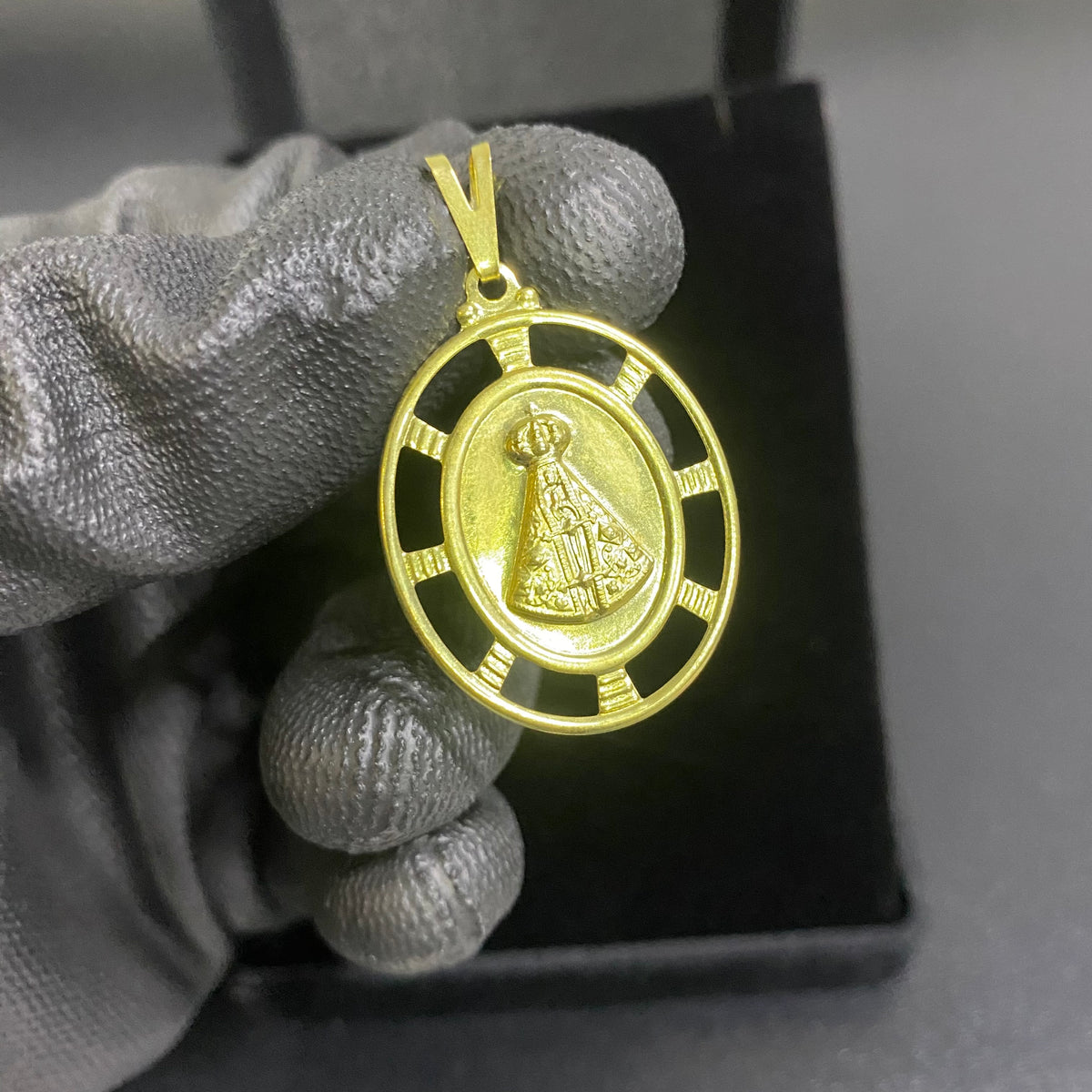 PINGENTE NOSSA SENHORA RAIOS DE LUZ