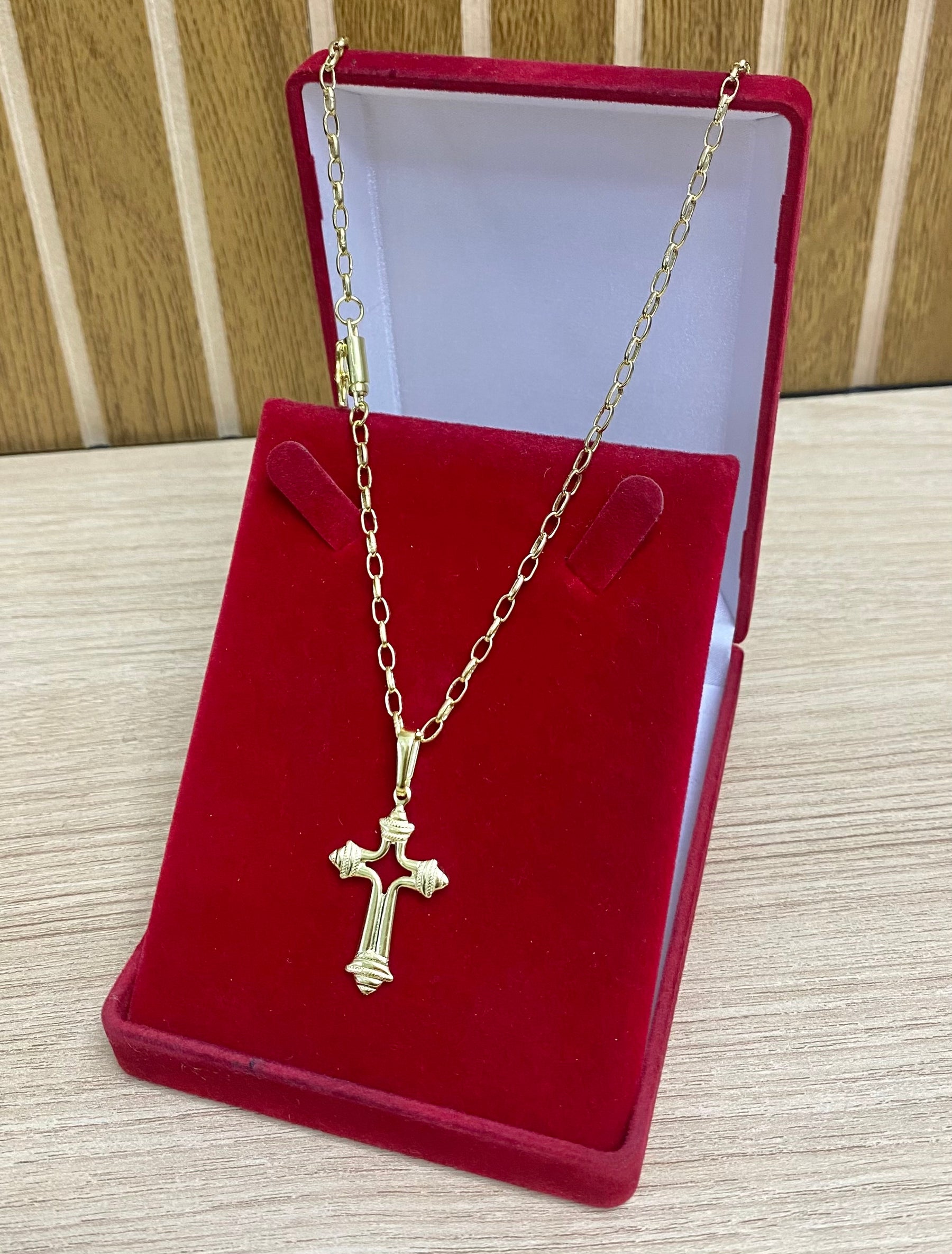 CORRENTE ELO CADEADO 2MM + PINGENTE CRUSCIFIXO VAZADO