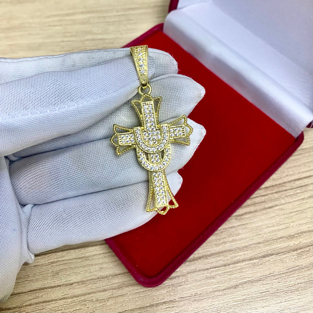 PINGENTE CRUSCIFIXO CRAVEJADO P